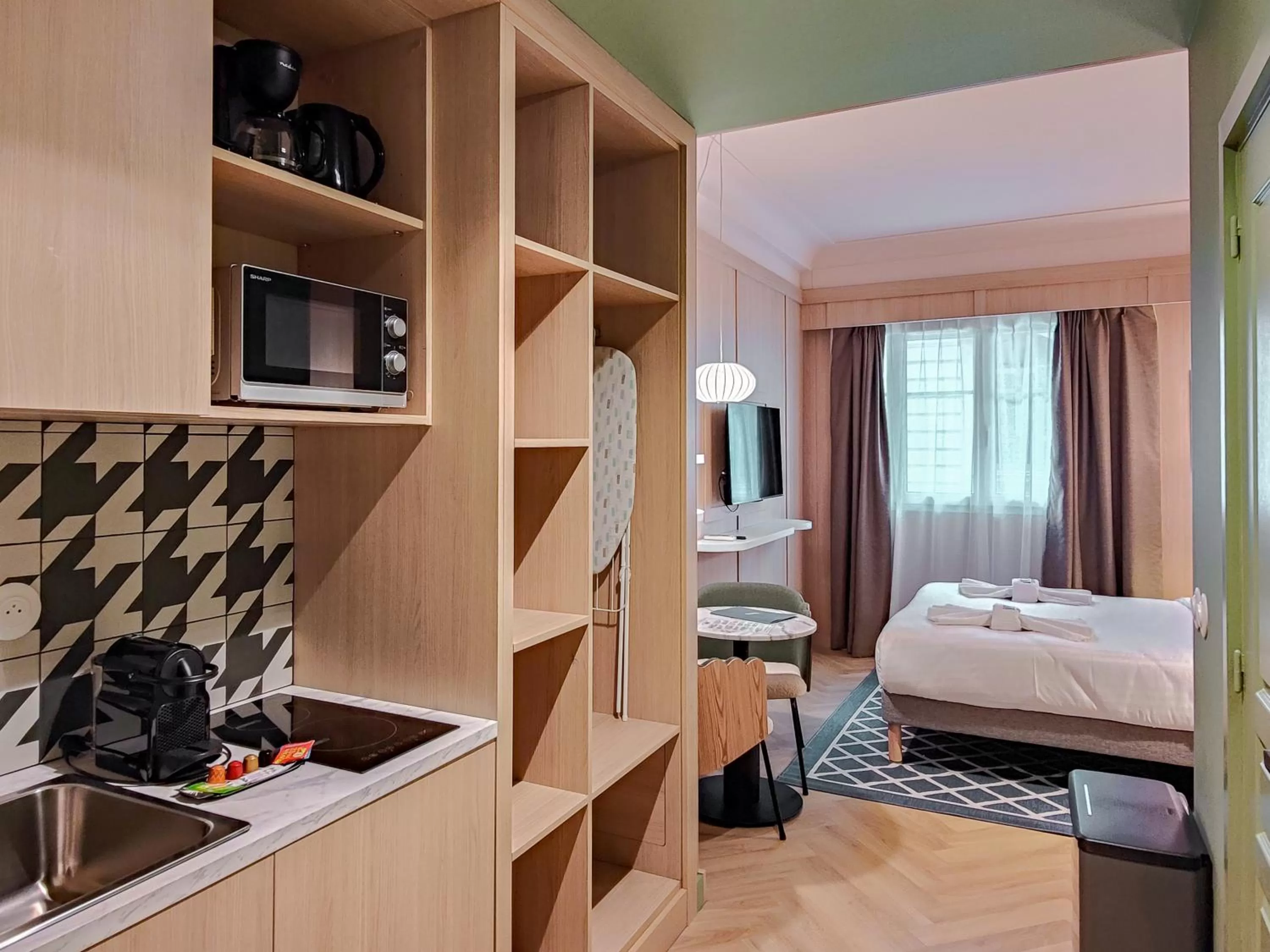 Kitchen or kitchenette, Bed in Hotel Aparthotel AMMI Nice Lafayette