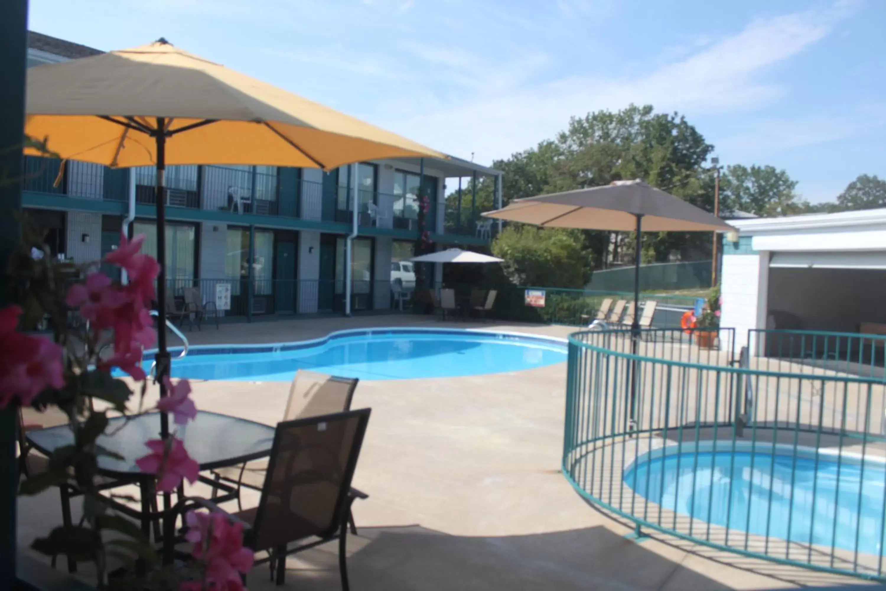 Swimming Pool in Ozark Valley Inn