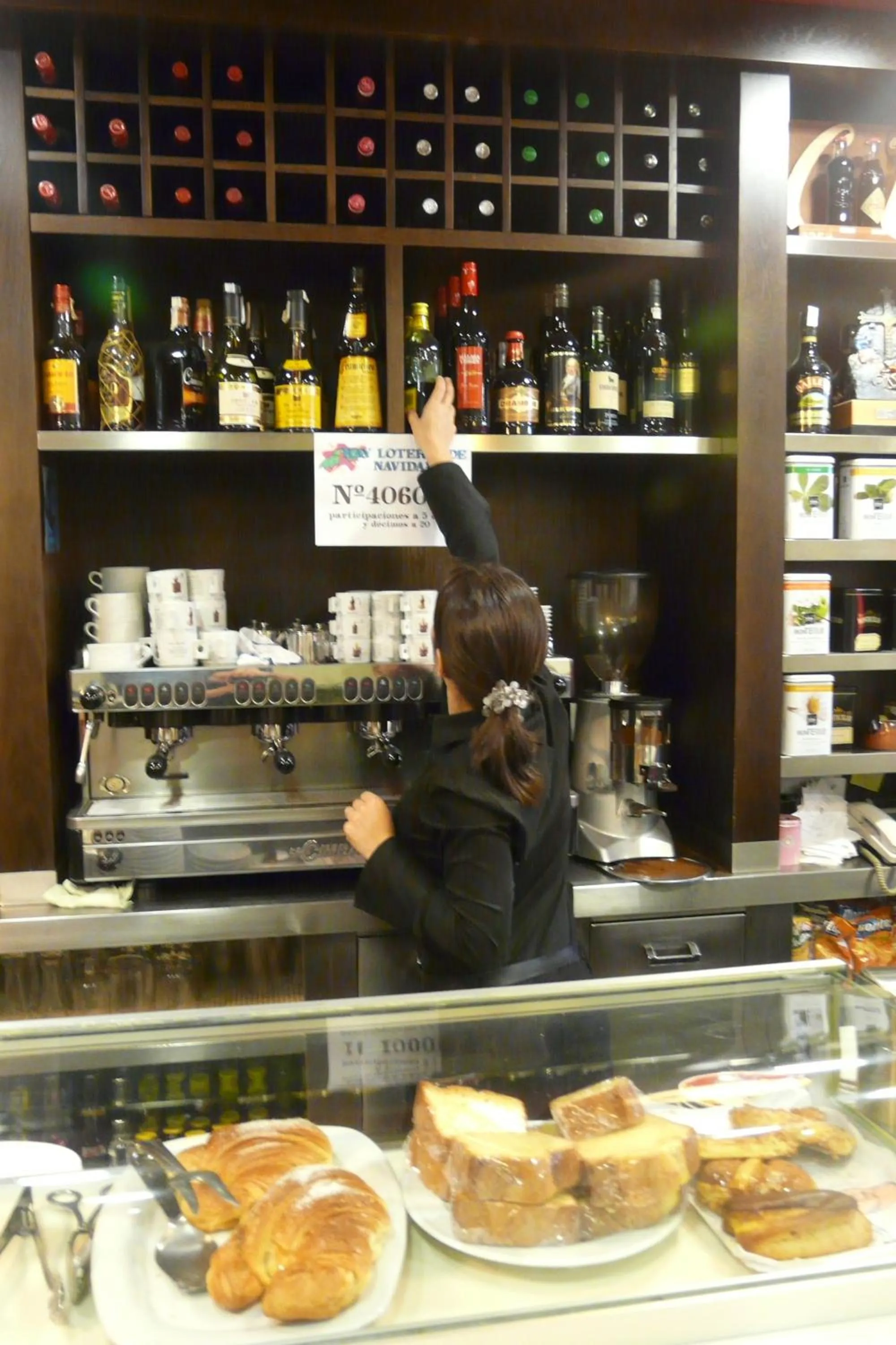 Restaurant/places to eat in Idh Angel