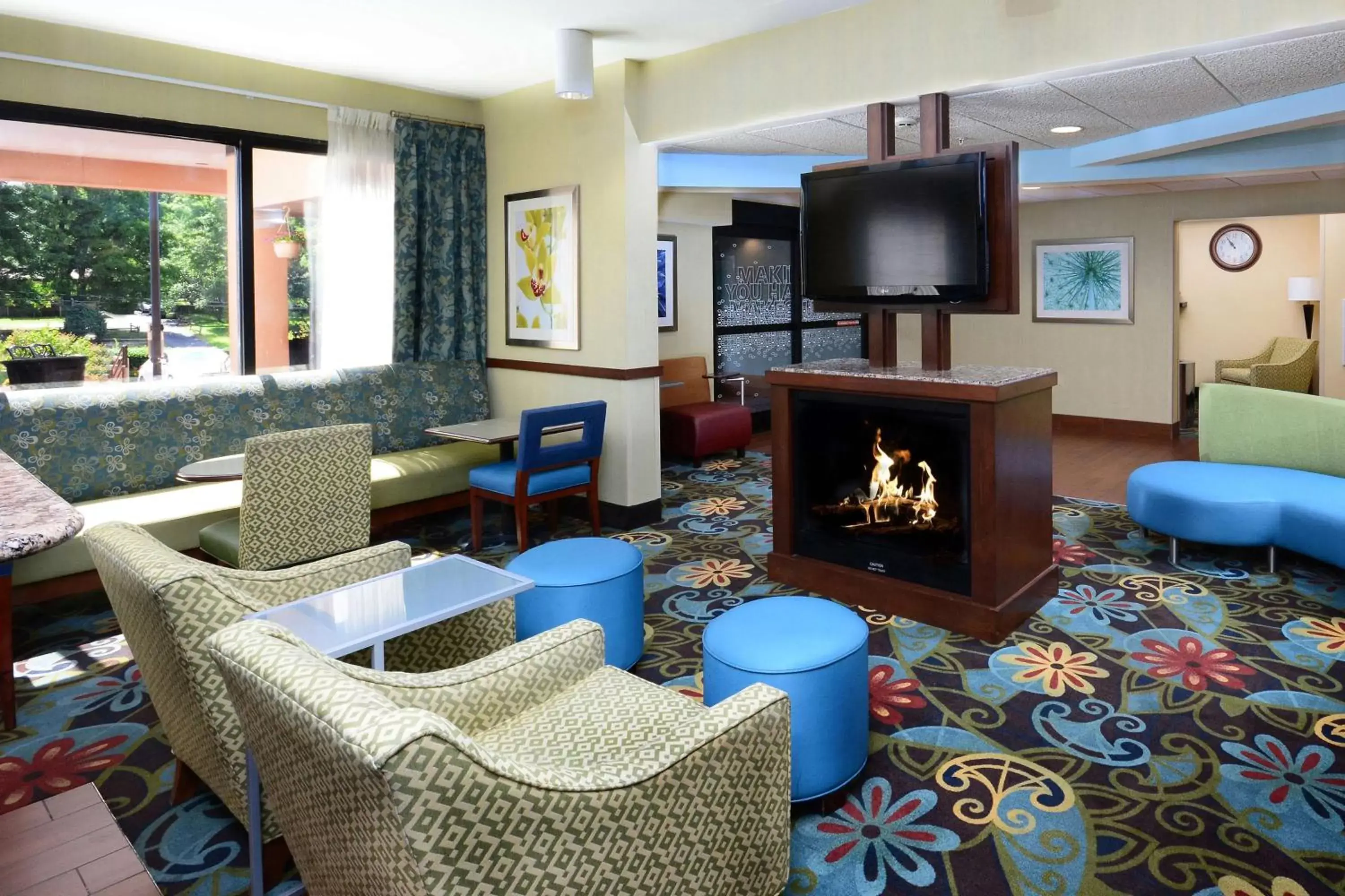 Lobby or reception, Lounge/Bar in Hampton Inn Charlotte North Lake Norman