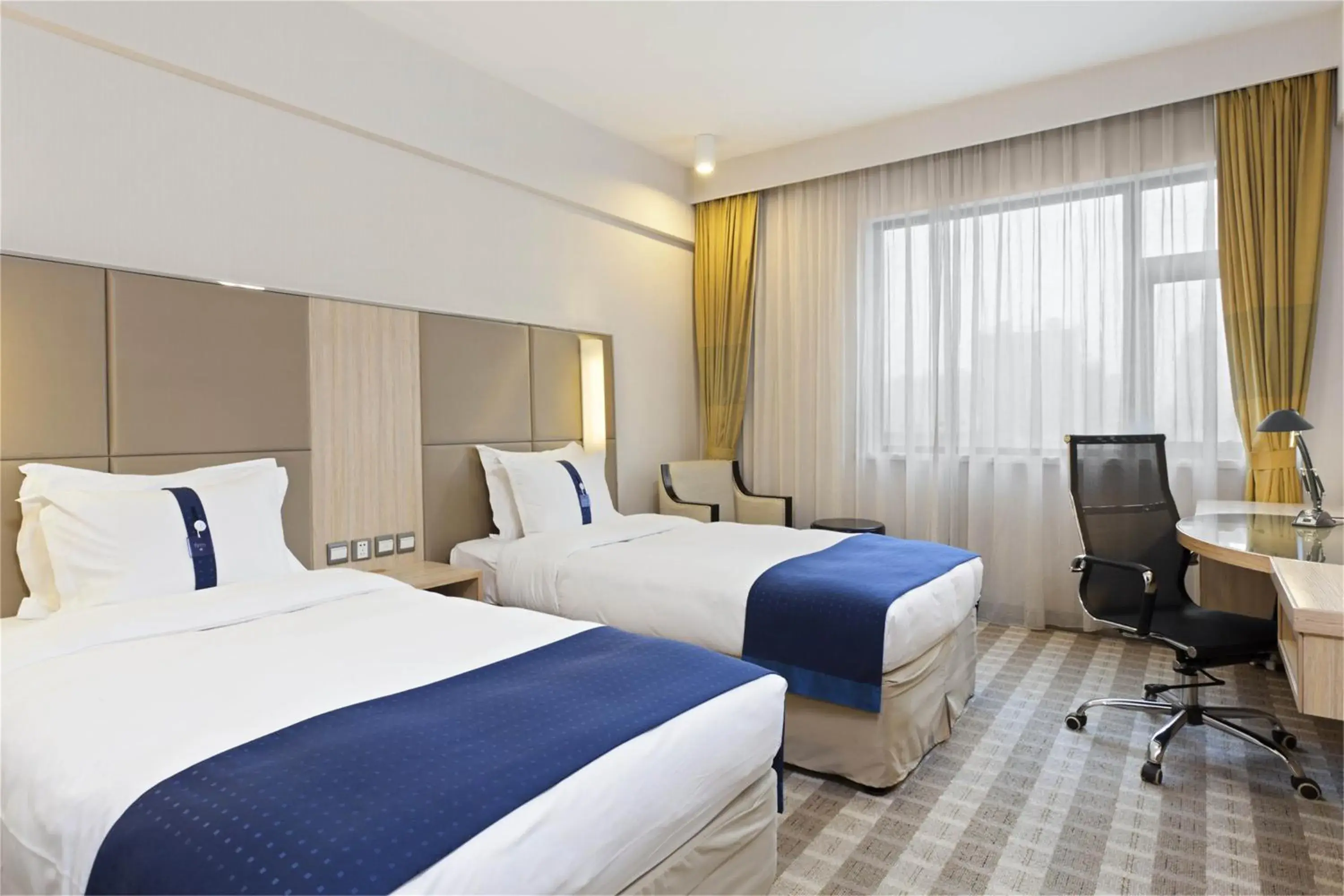 Day, Bed in Holiday Inn Express Zhengzhou Zhongzhou, an IHG Hotel