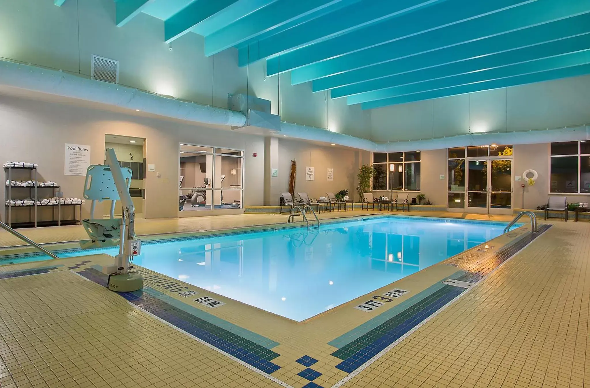 Swimming Pool in Holiday Inn University Plaza-Bowling Green, an IHG Hotel