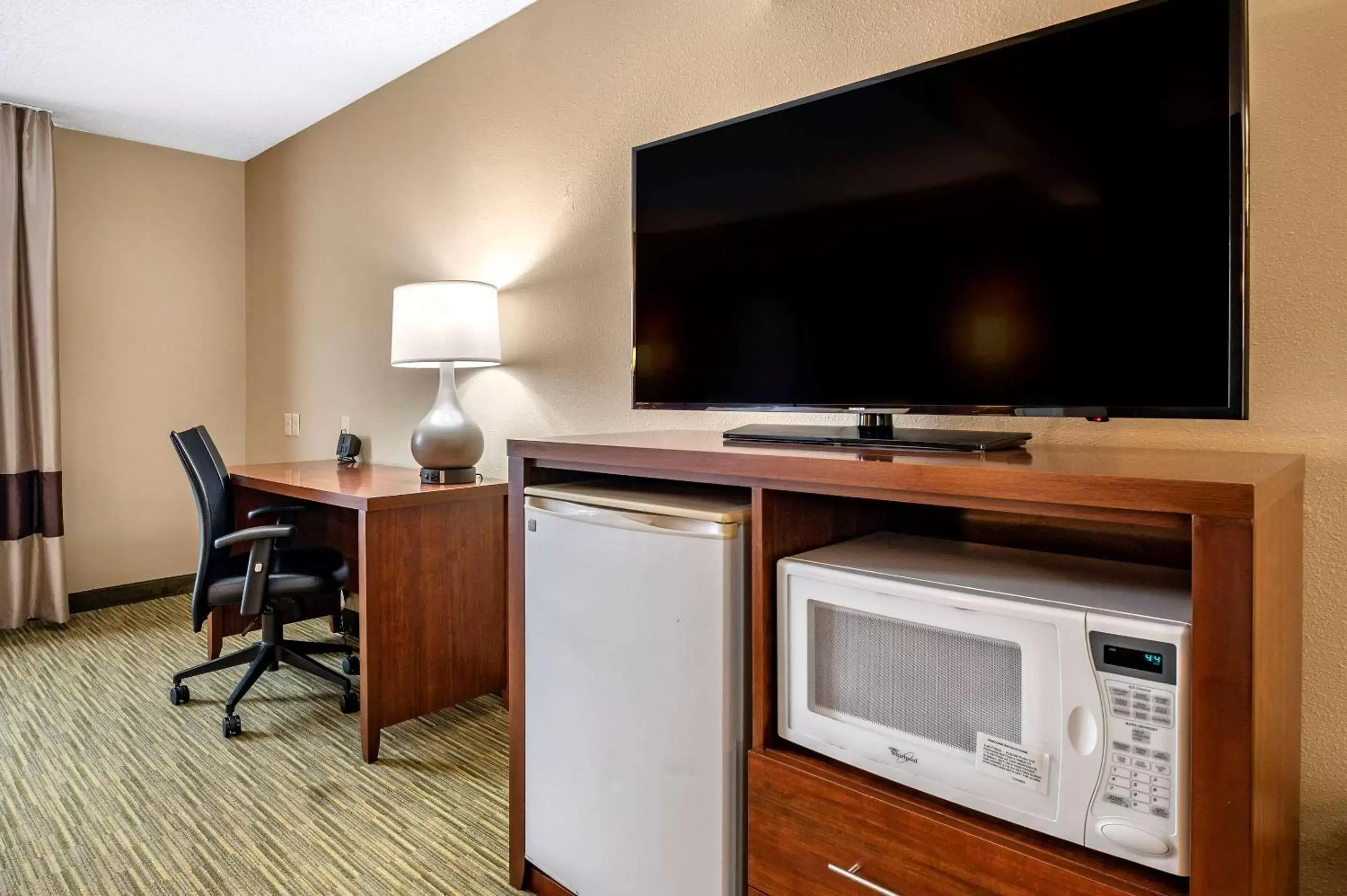 TV and multimedia, TV/Entertainment Center in Comfort Suites North Elkhart