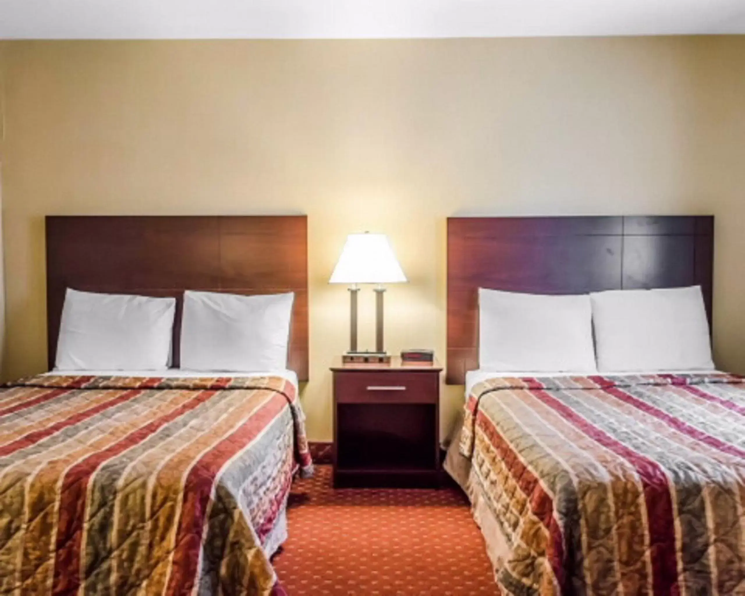 Photo of the whole room, Bed in Rodeway Inn & Suites Hershey