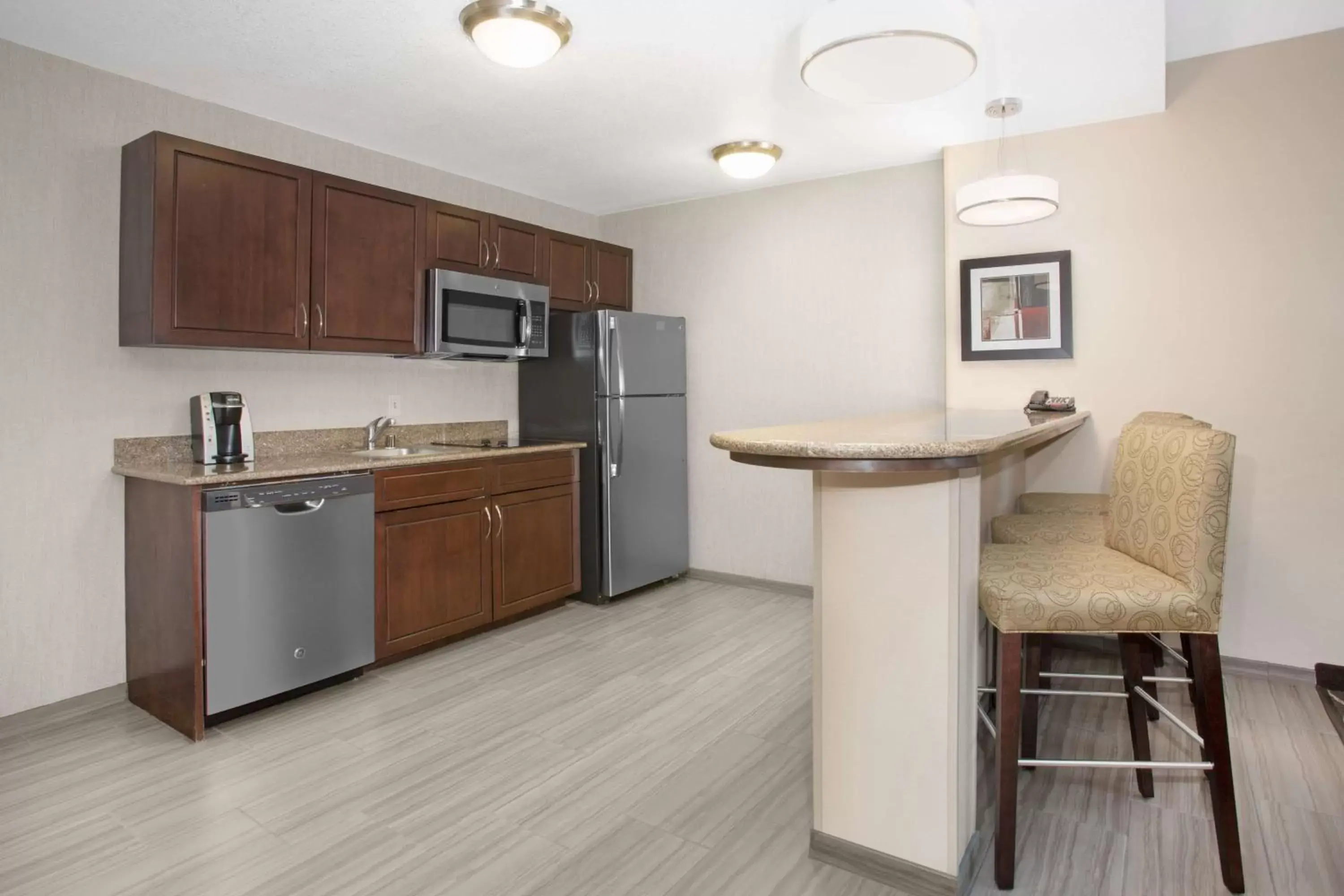 Living room, Kitchen/Kitchenette in Homewood Suites by Hilton South Las Vegas