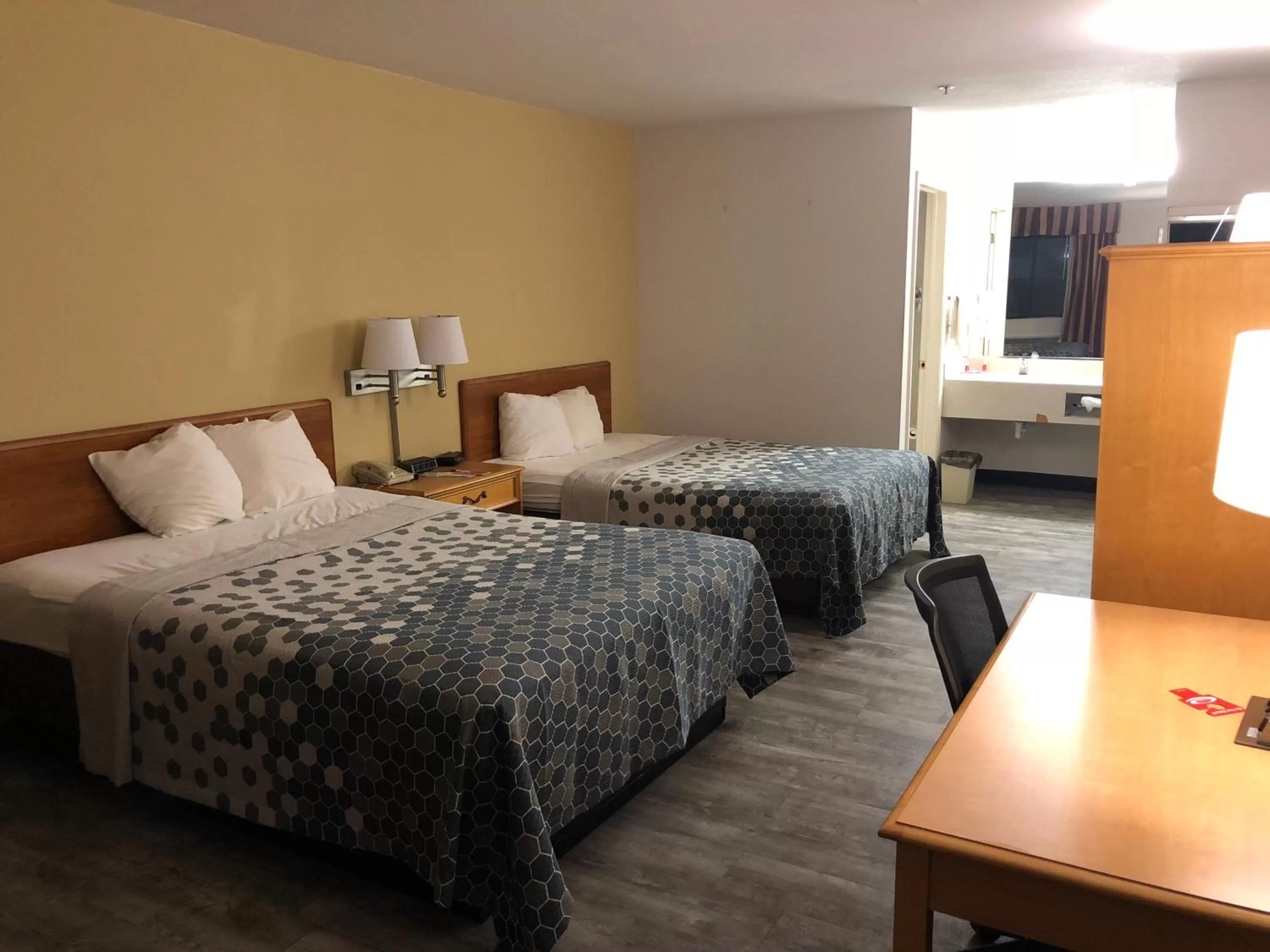 Bed in Econo Lodge Lordsburg I-10