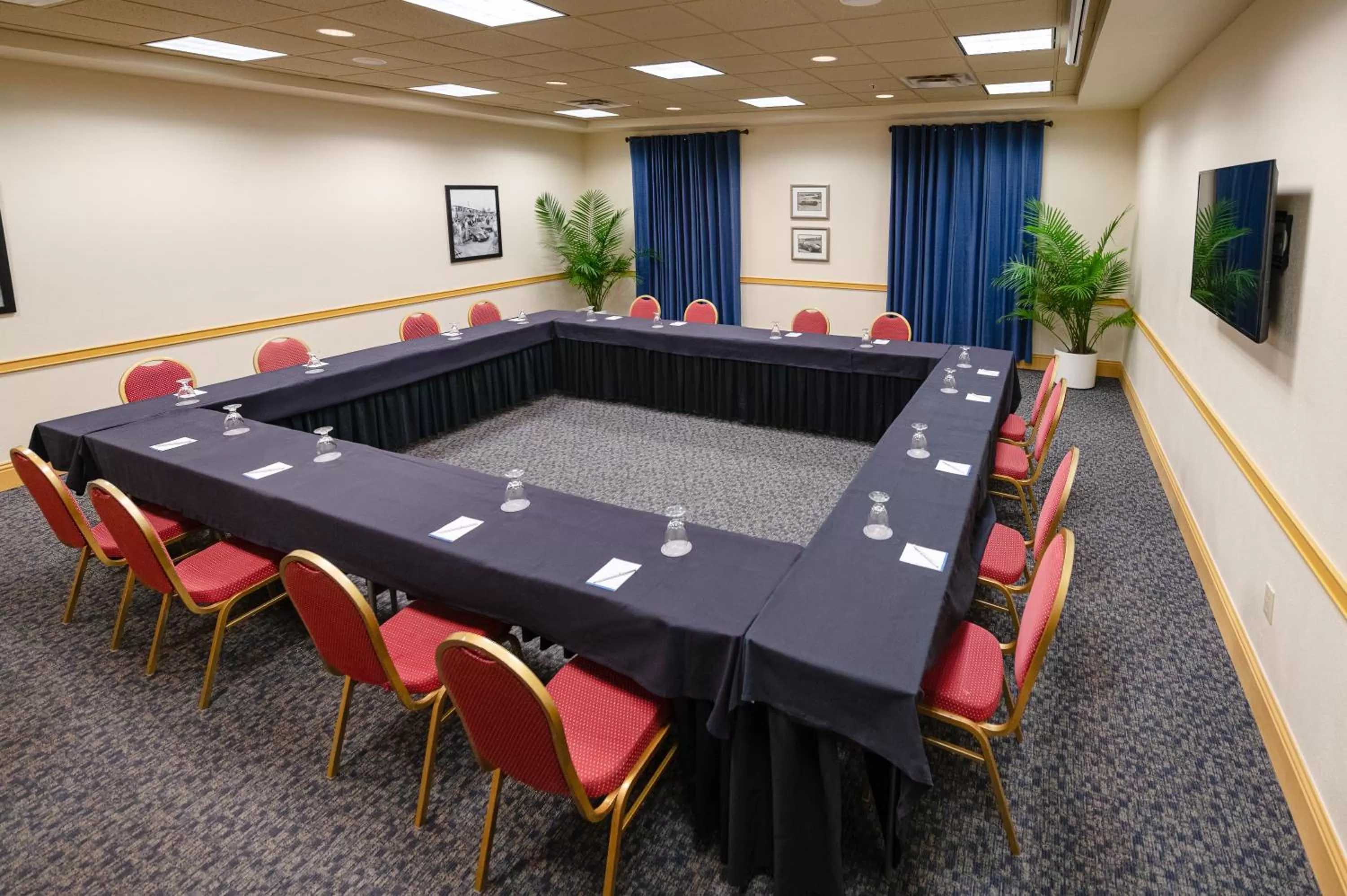 Business facilities in SEVEN Sebring Raceway Hotel