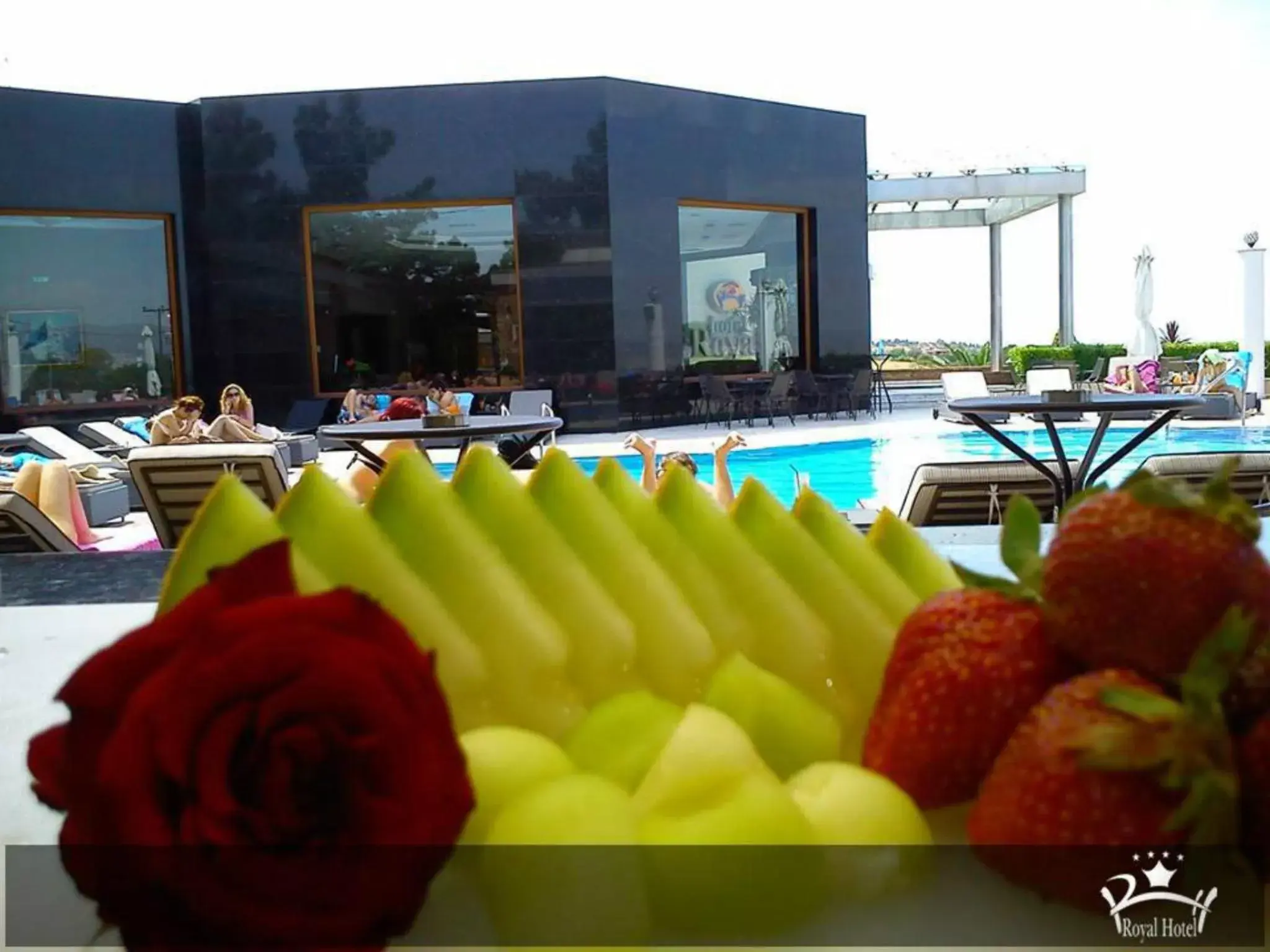 Food and drinks, Swimming Pool in Royal Hotel Thessaloniki
