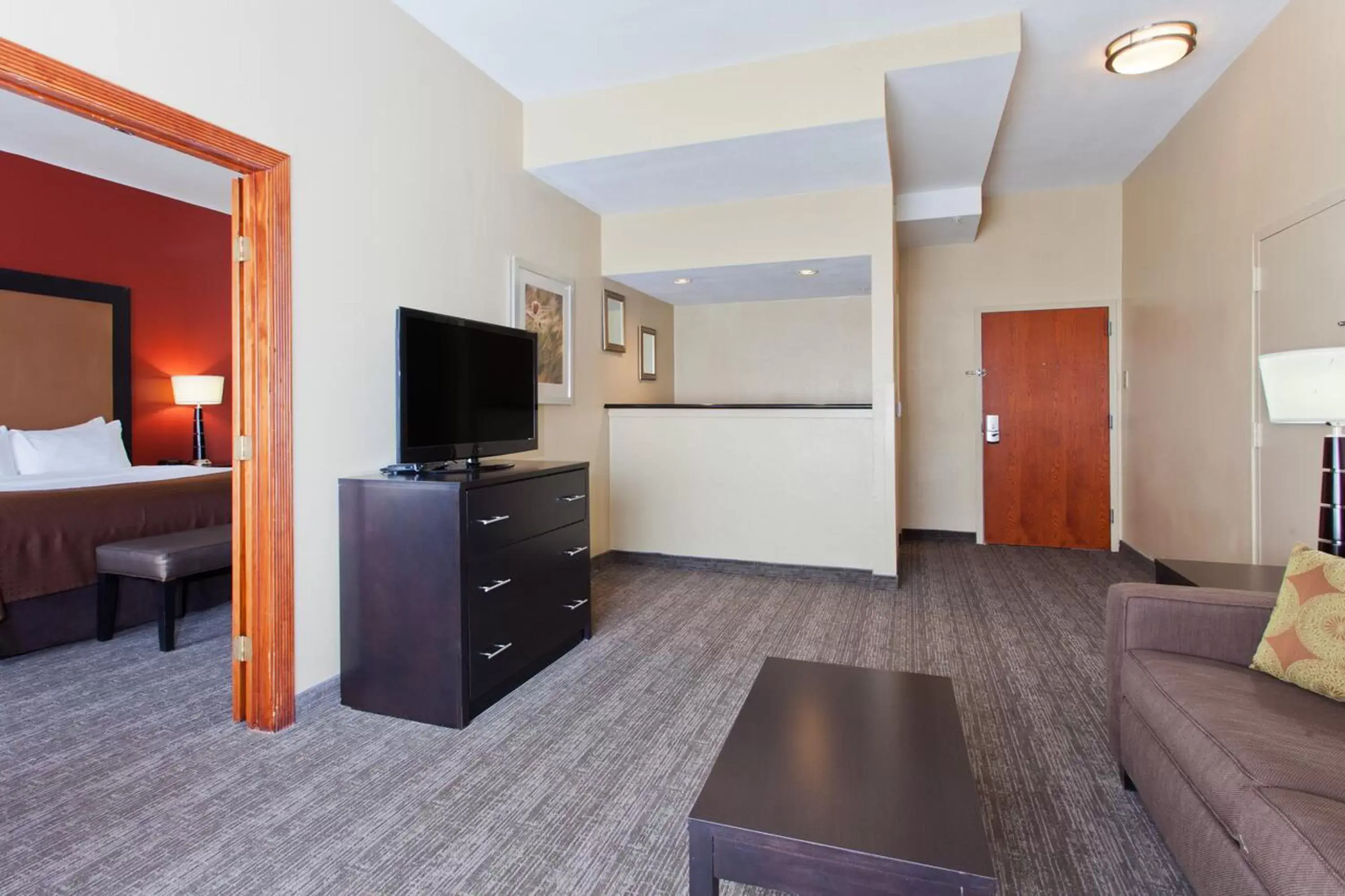 Photo of the whole room, Bed in Holiday Inn Shreveport Downtown by IHG Photo of the whole room, Bed in Holiday Inn Shreveport Downtown by IHG