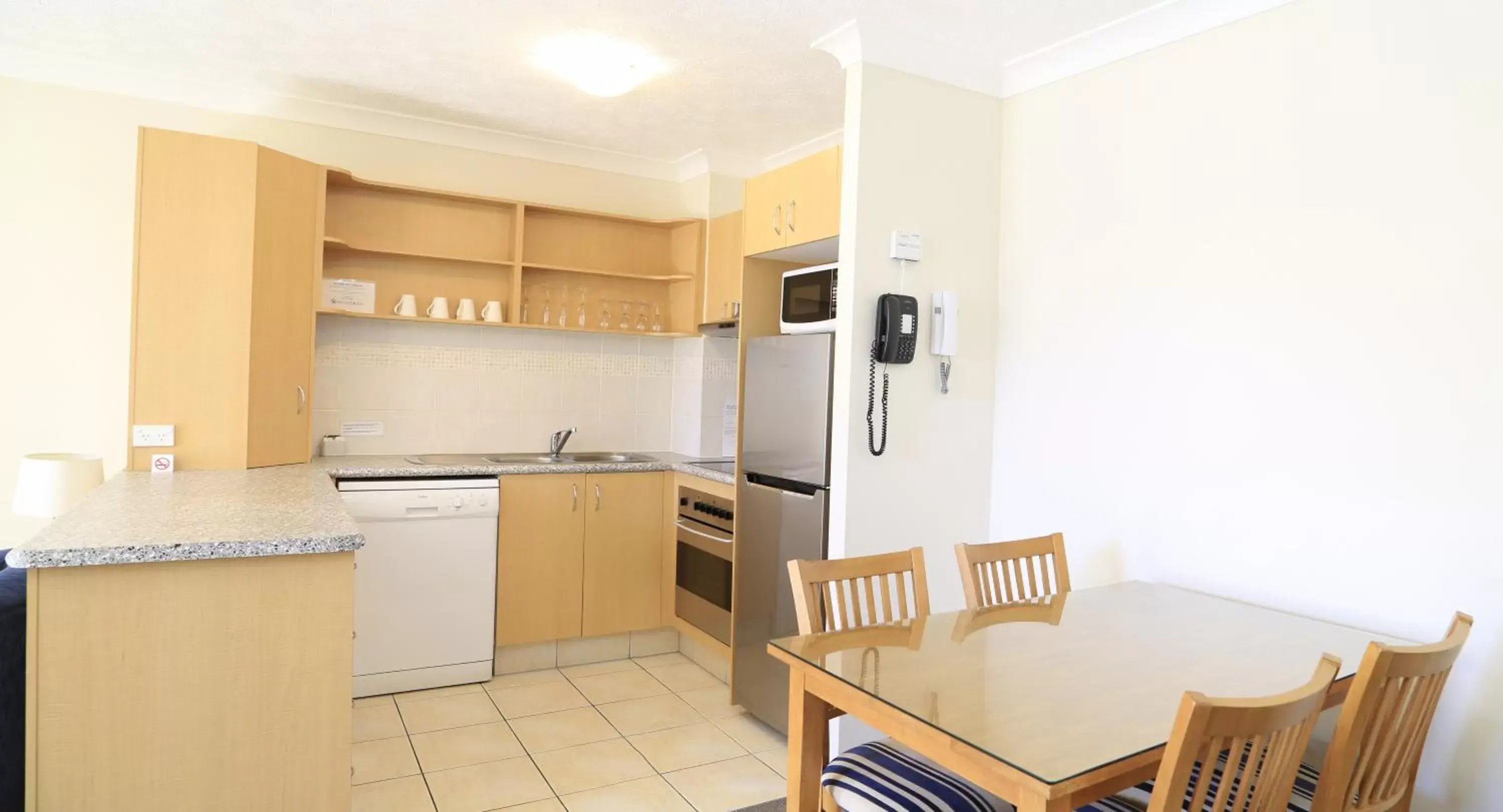 Kitchen or kitchenette, Kitchen/Kitchenette in Golden Riviera Absolute Beachfront Resort