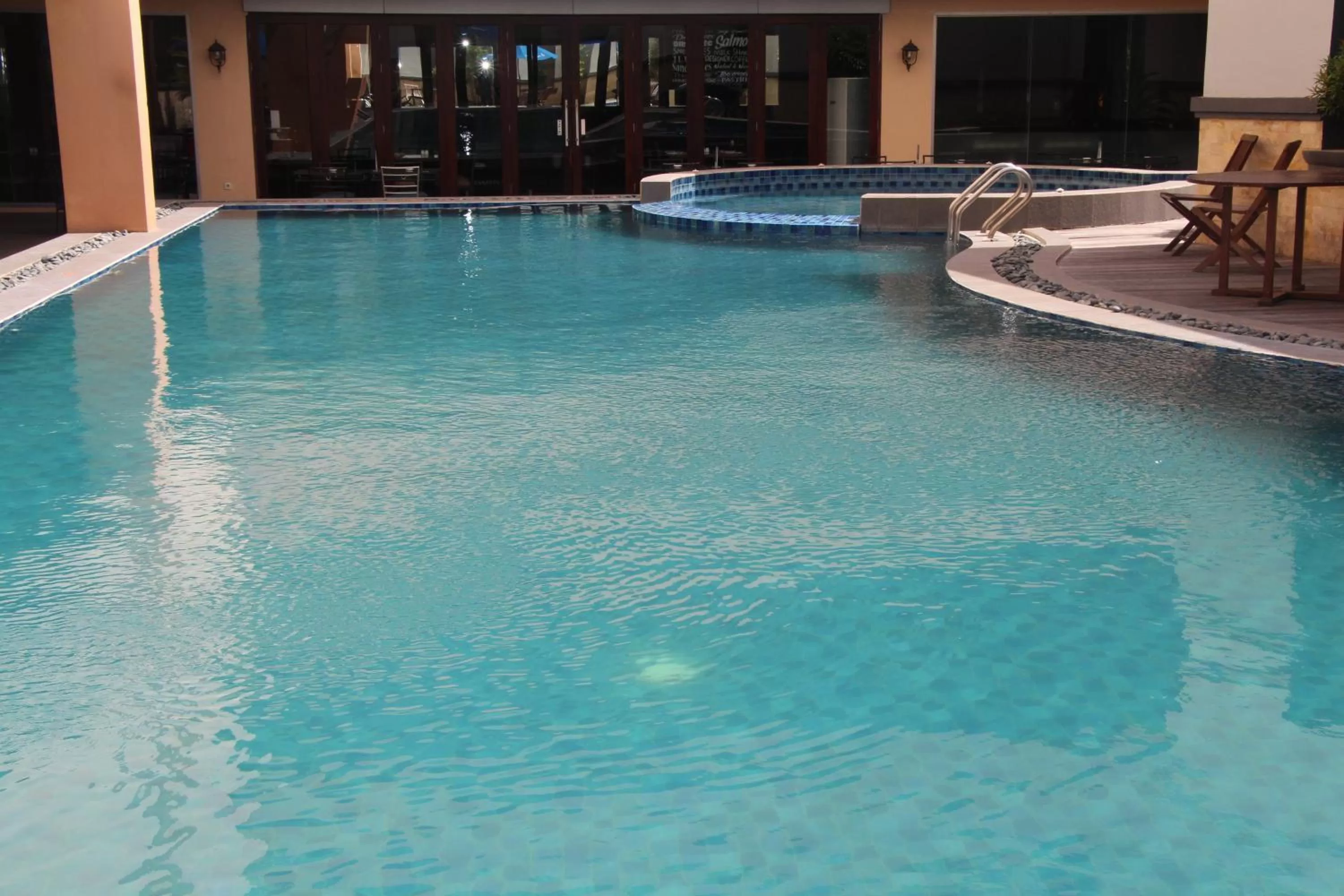 Swimming pool in Swiss-Belhotel Borneo Samarinda