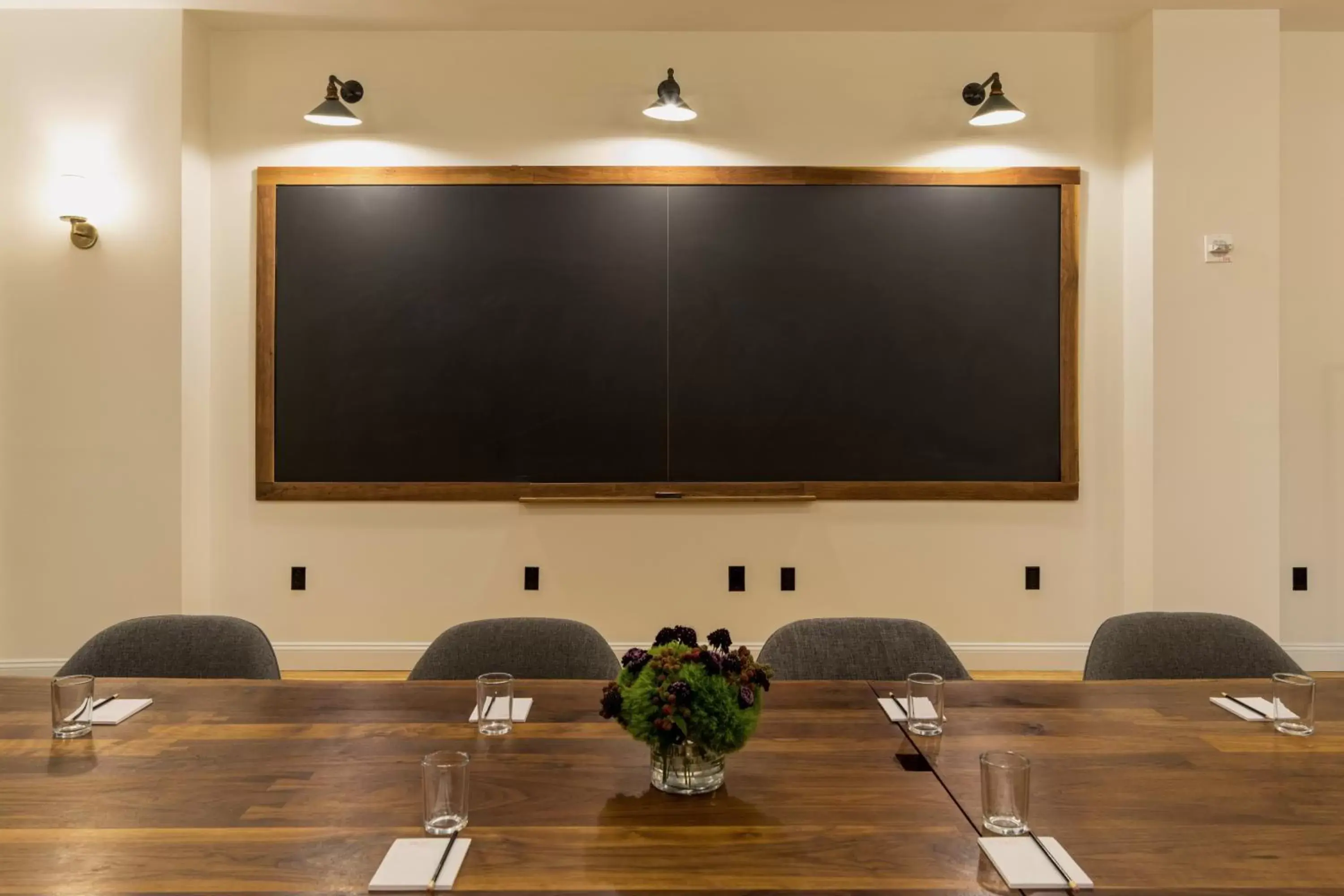 Meeting/conference room, TV/Entertainment Center in Ace Hotel New York