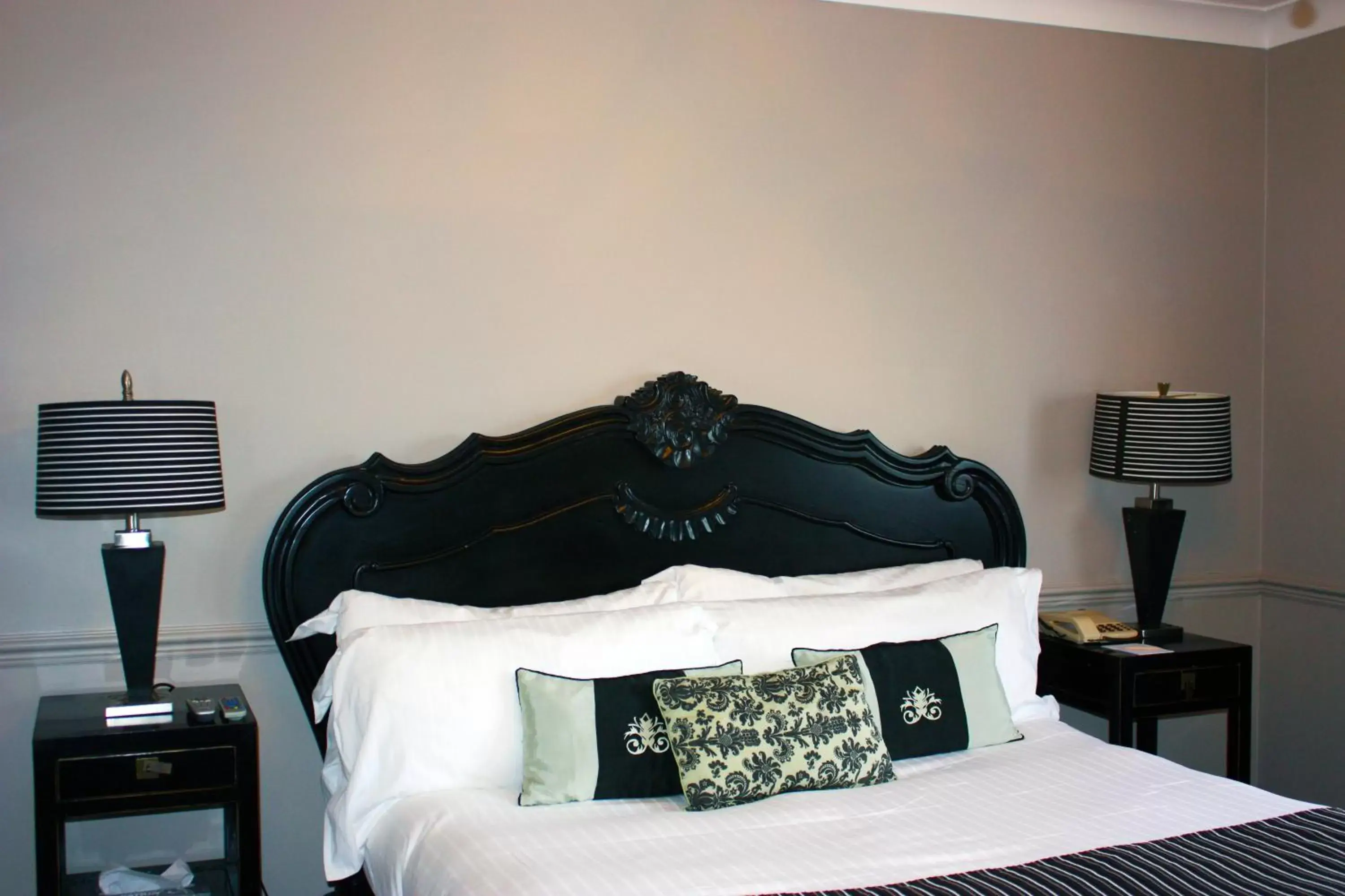 Bed in Brackenborough Hotel