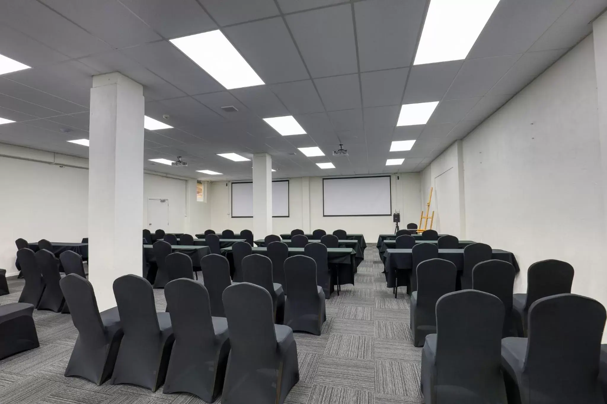 Meeting/conference room in Ramada by Wyndham, Hamilton City Center