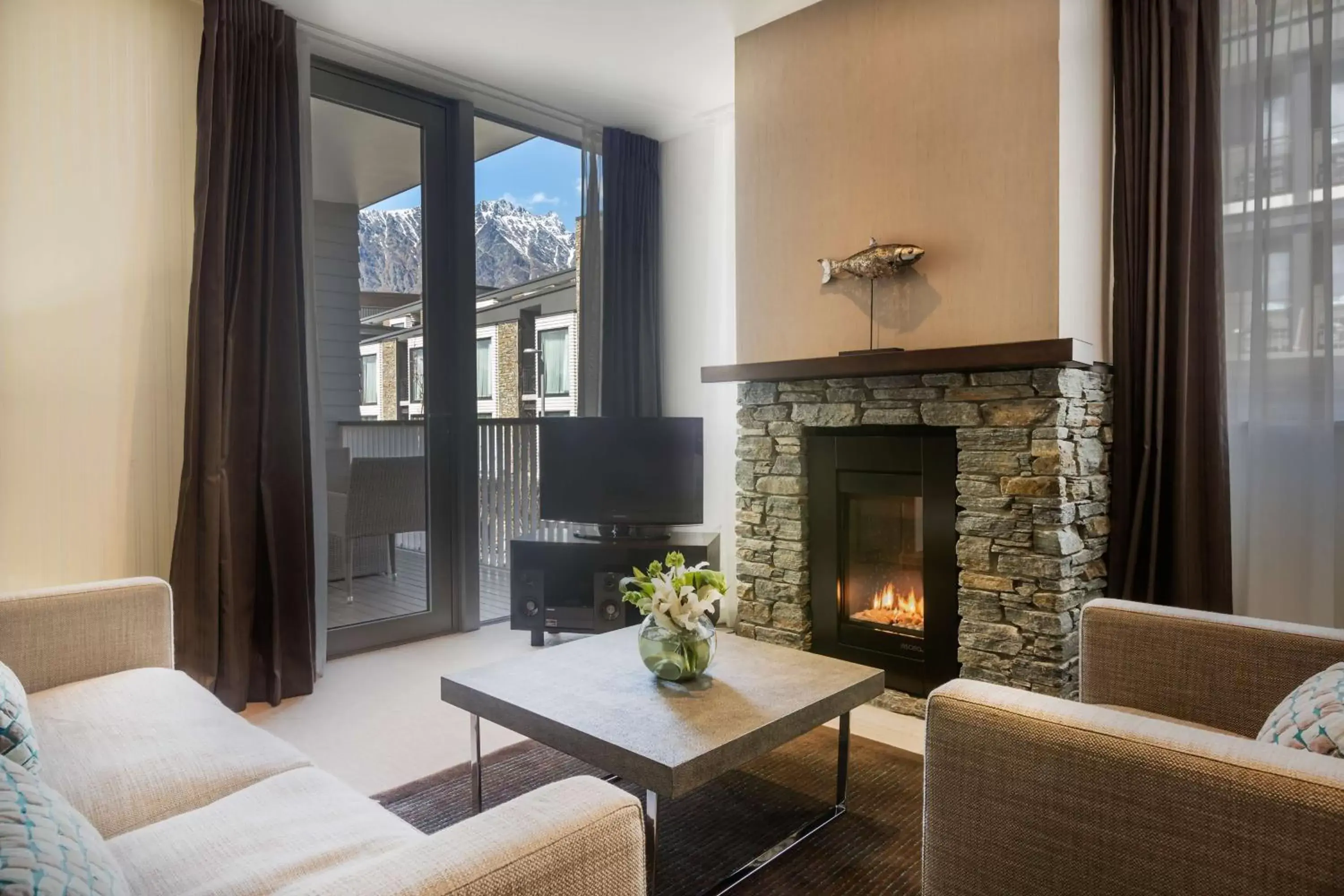 Bedroom, Seating Area in Hilton Queenstown Resort & Spa