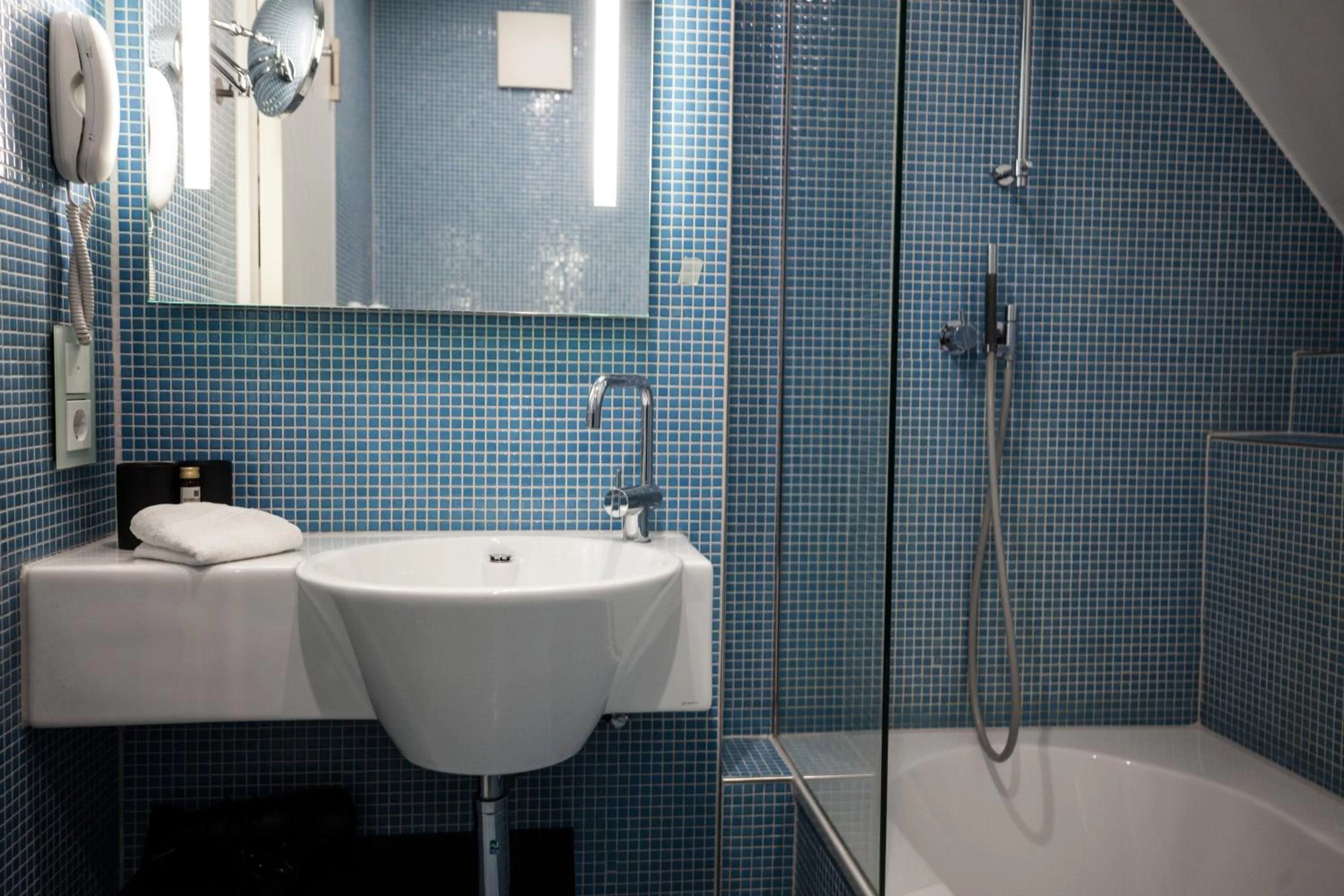 Bathroom in Palace St. George