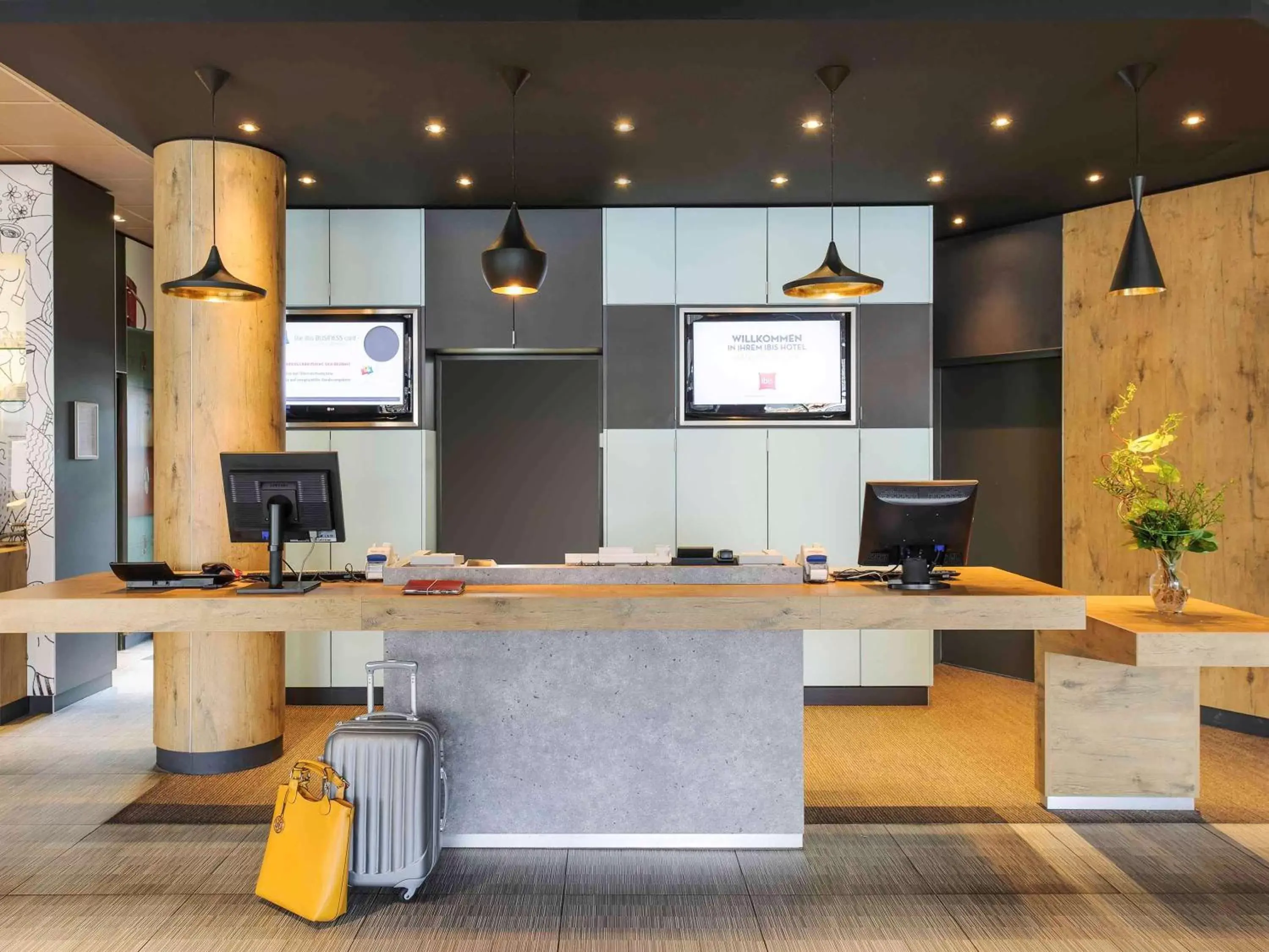 Property building, Lobby/Reception in ibis Hotel Hannover City