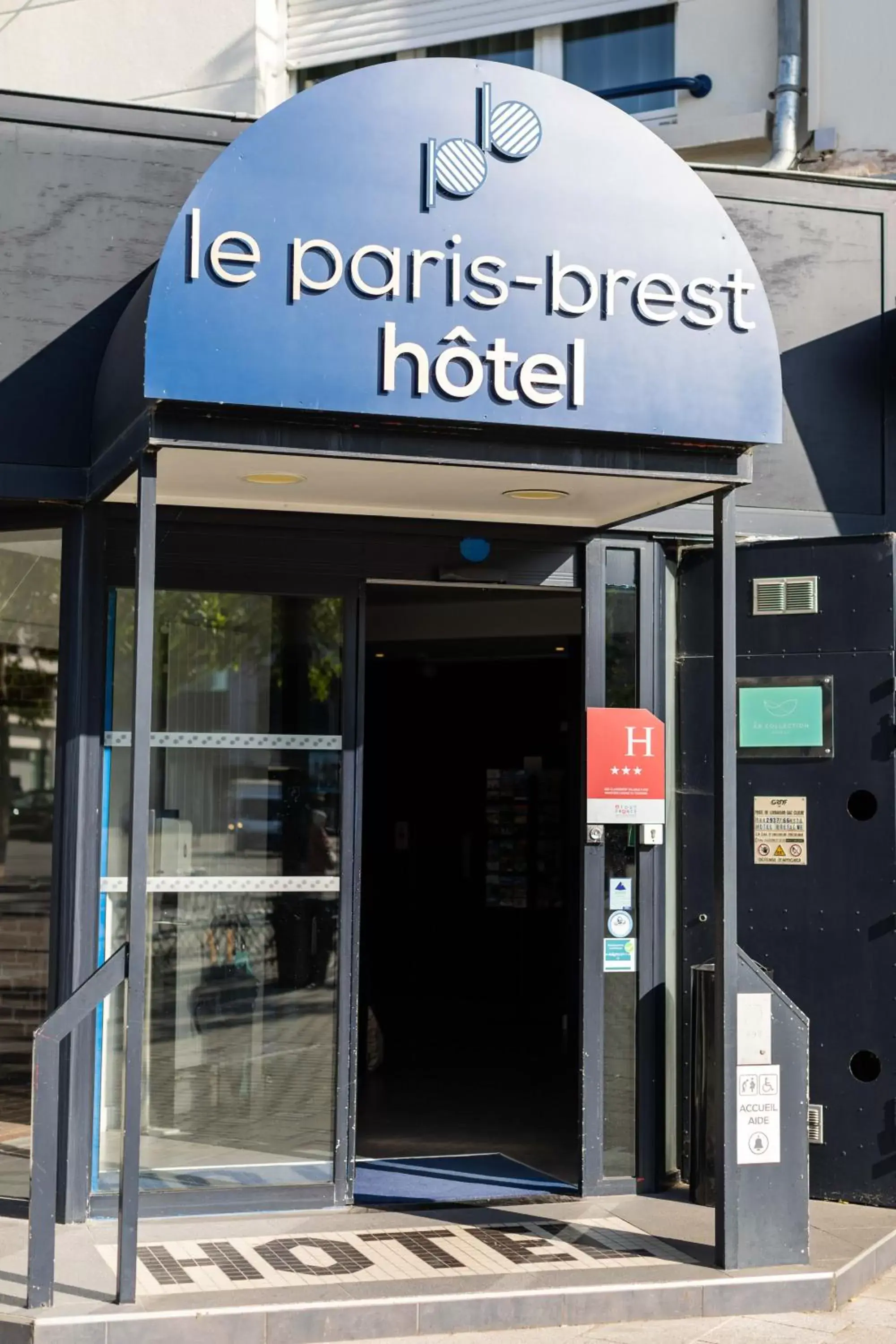 Property logo or sign in le paris brest hotel