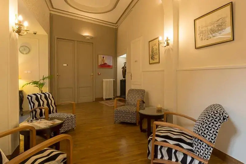 Living room, Seating Area in Hotel Regina Bordeaux Gare Saint-Jean