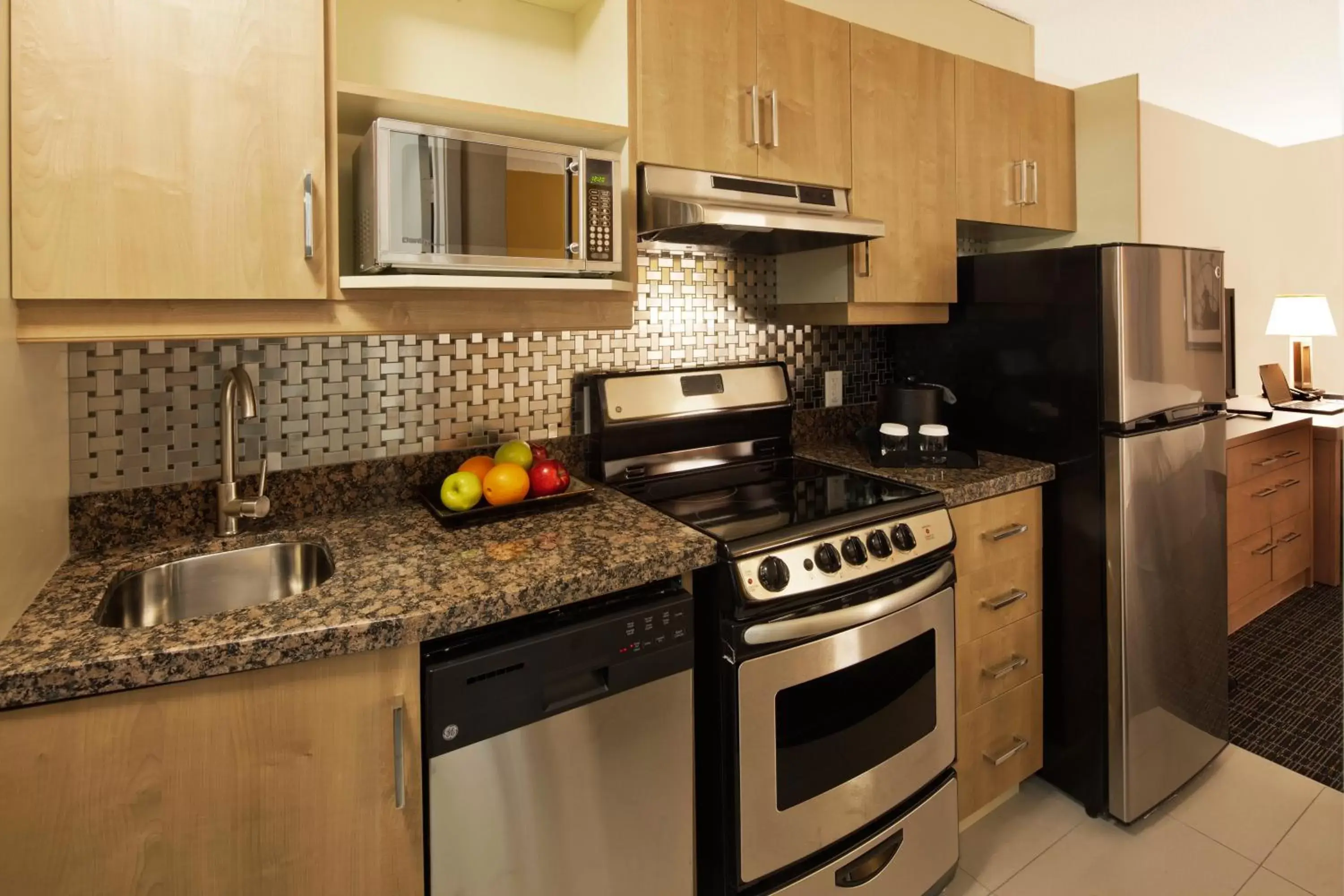 Kitchen or kitchenette, Kitchen/Kitchenette in Canadas Best Value Inn - Toronto