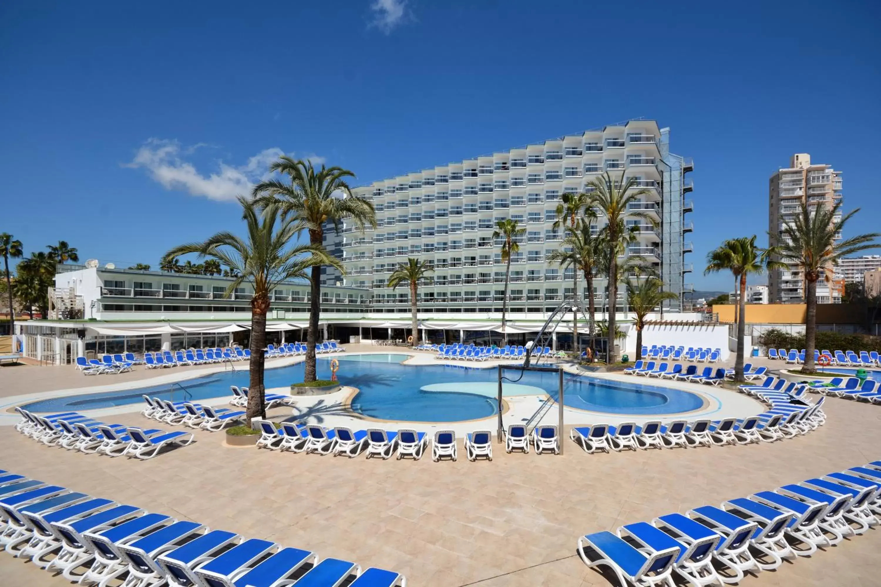 Swimming pool in Hotel Samos