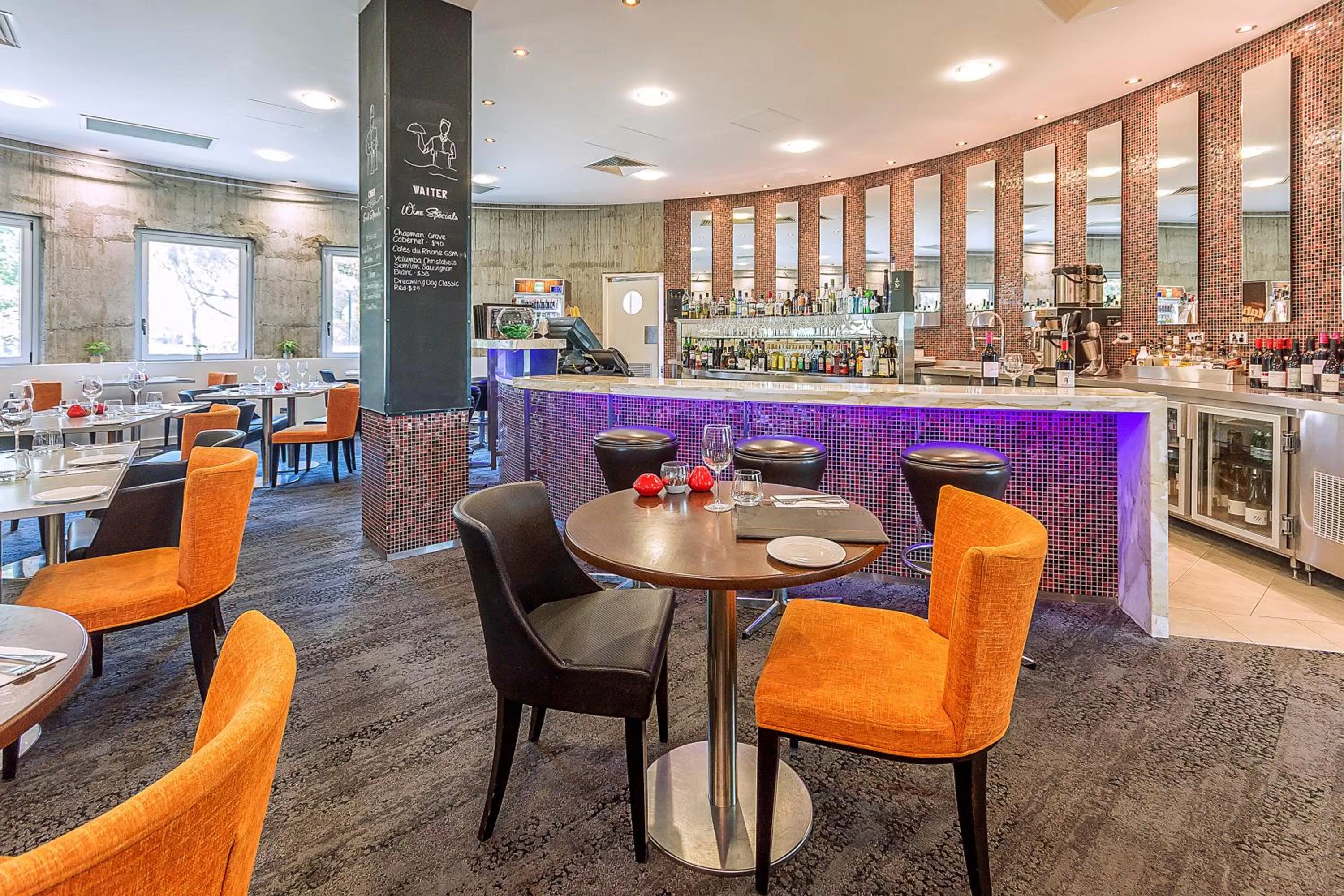 Restaurant/places to eat in Bunbury Hotel Koombana Bay