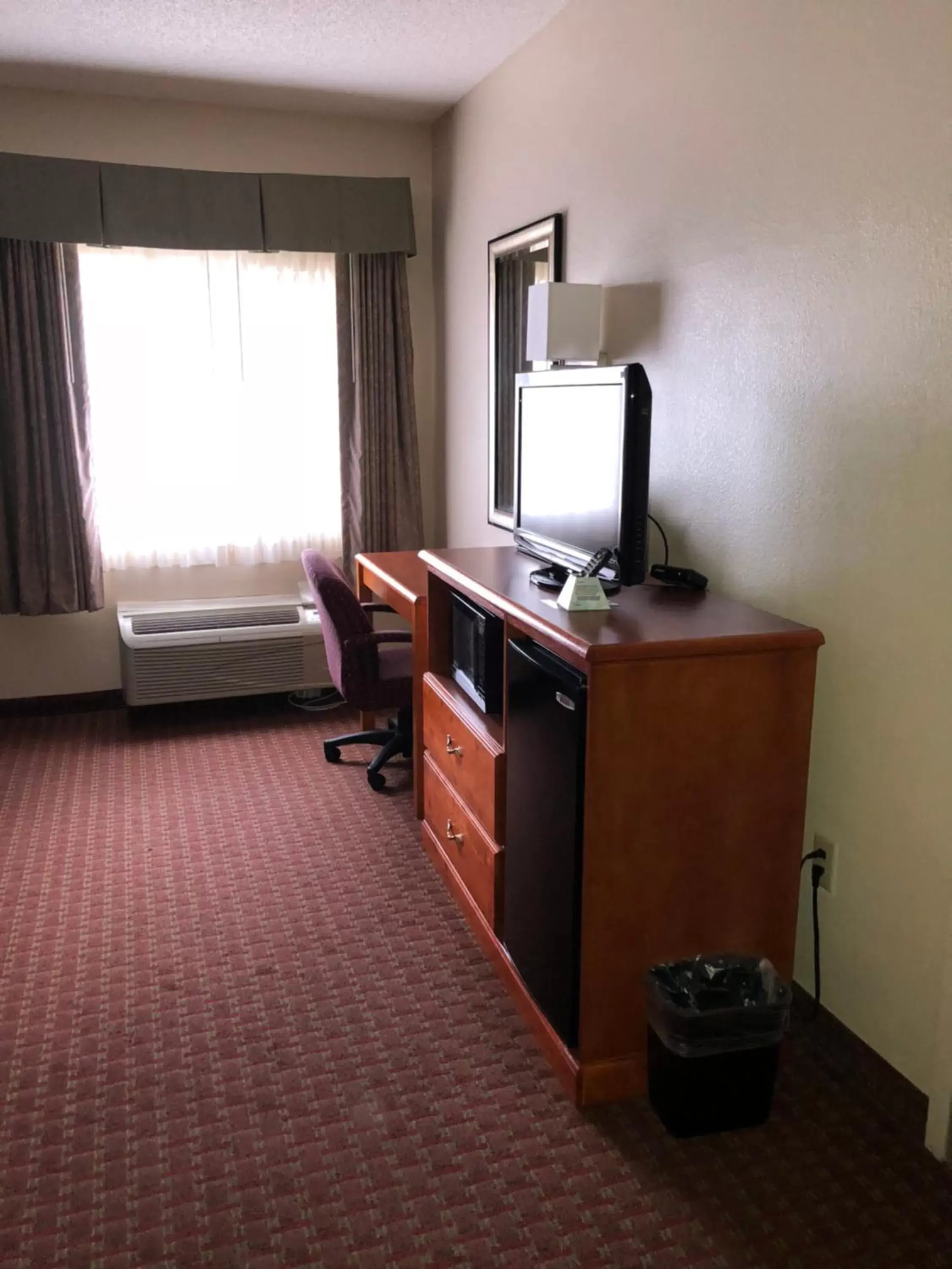 TV/Entertainment Center in Millennium Inn