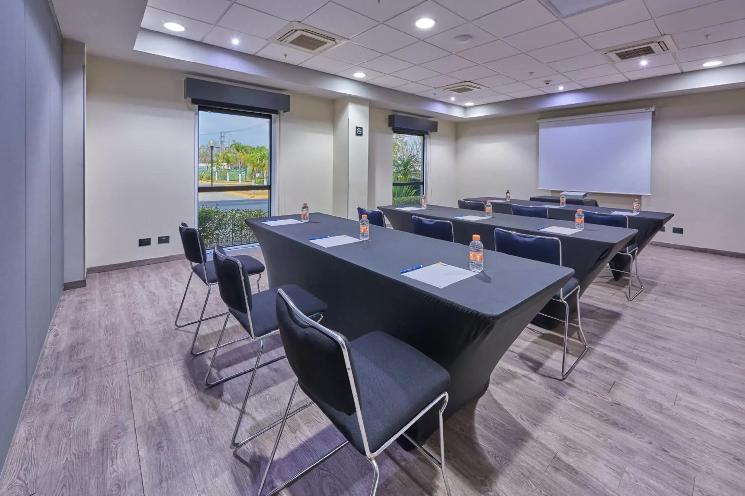 Meeting/conference room in City Express by Marriott Salamanca