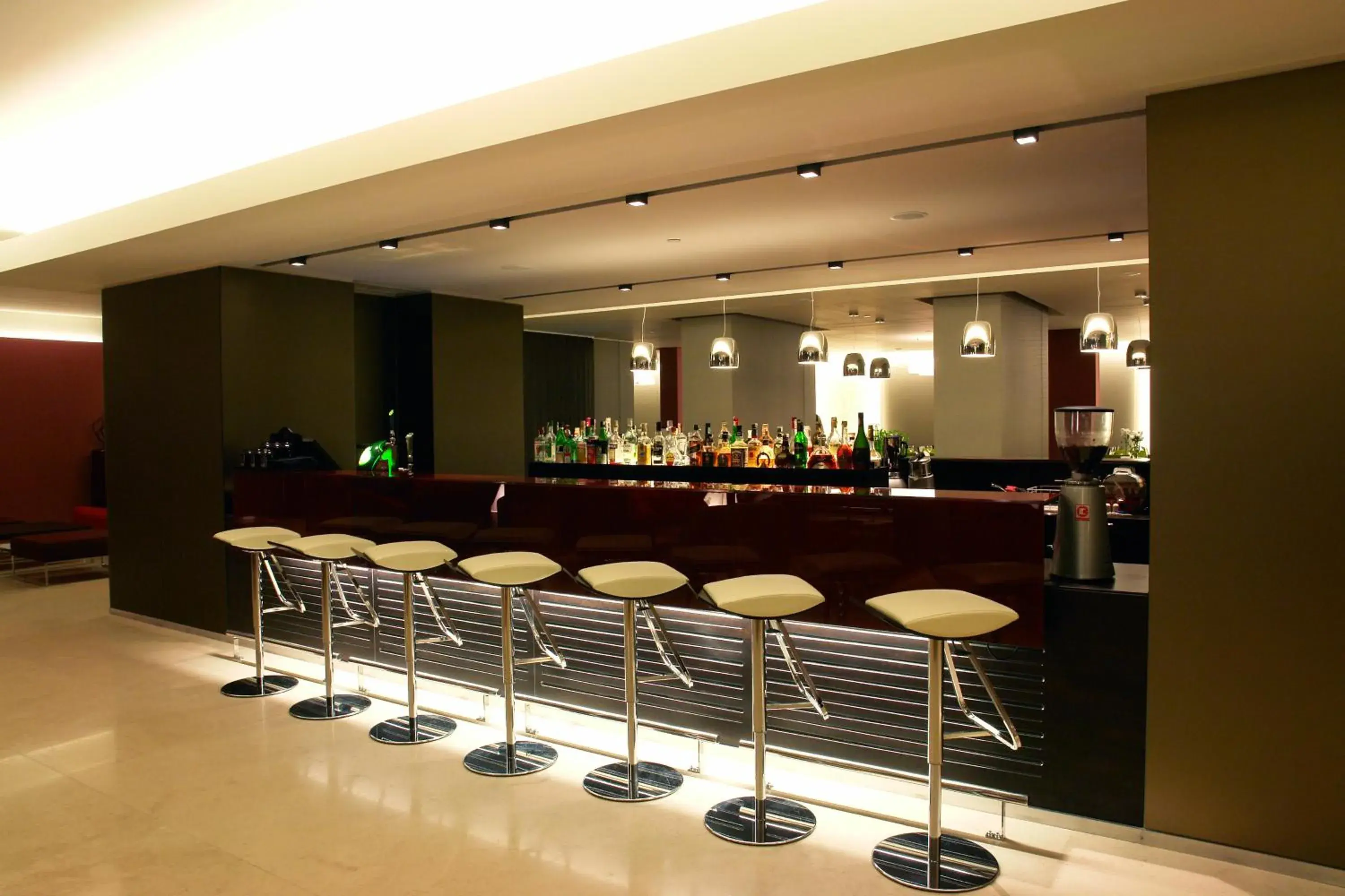 Lounge or bar in Ramada Plaza by Wyndham Bucharest Convention Center