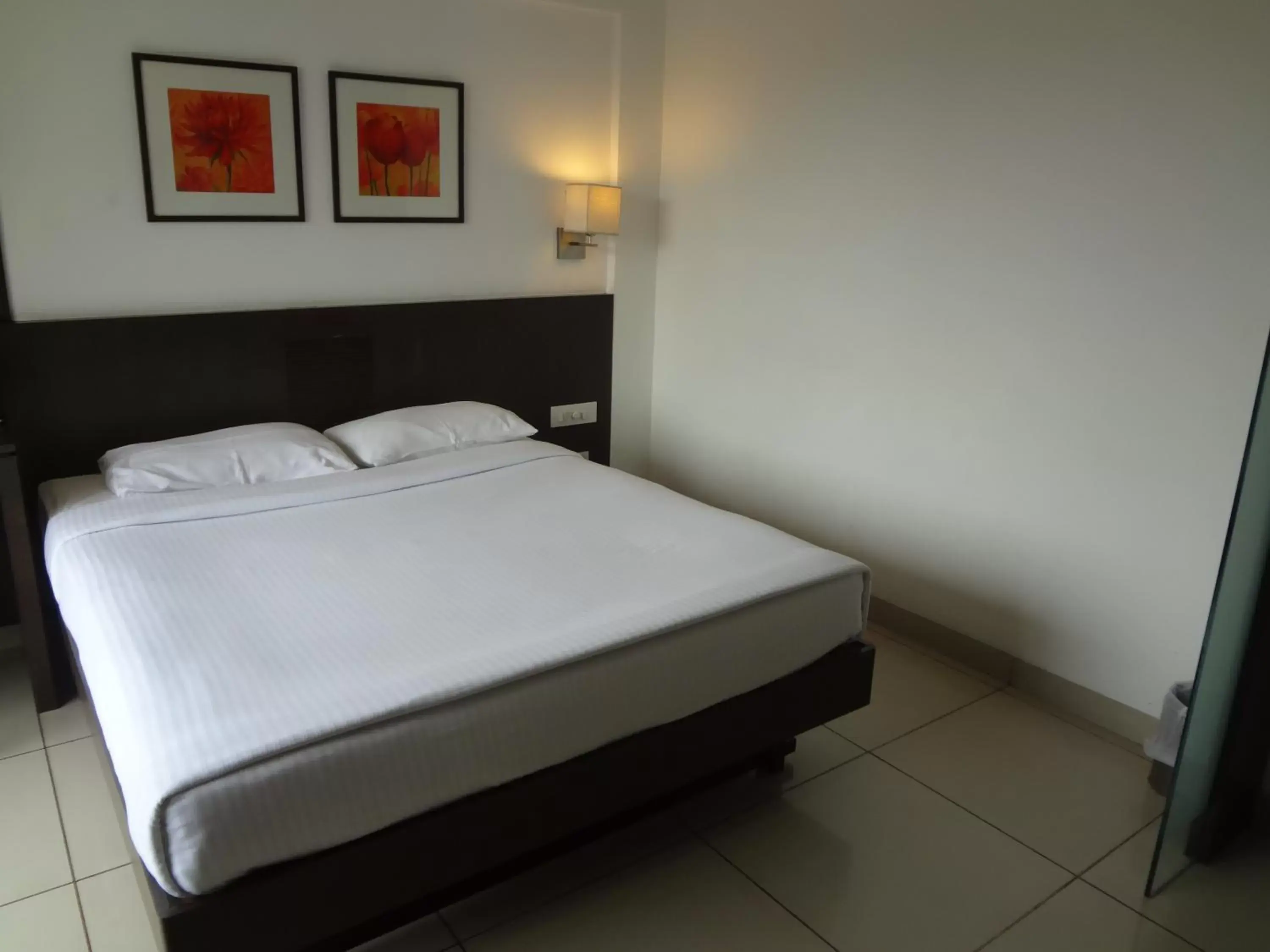 Bed in Shantai Hotel