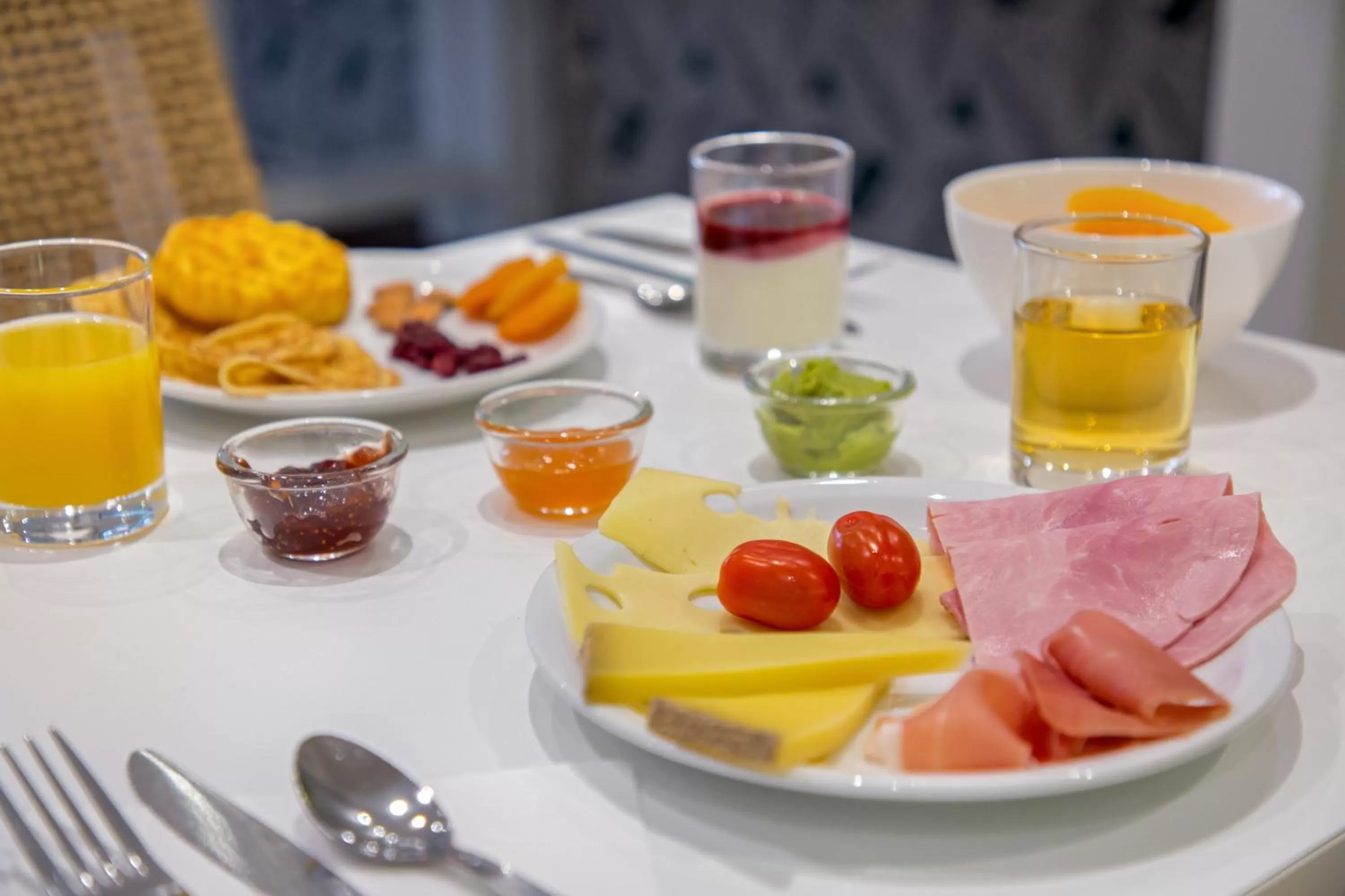Food and drinks in Novotel Suites Perpignan Centre - Grandes Suites & Confort Centre-Ville