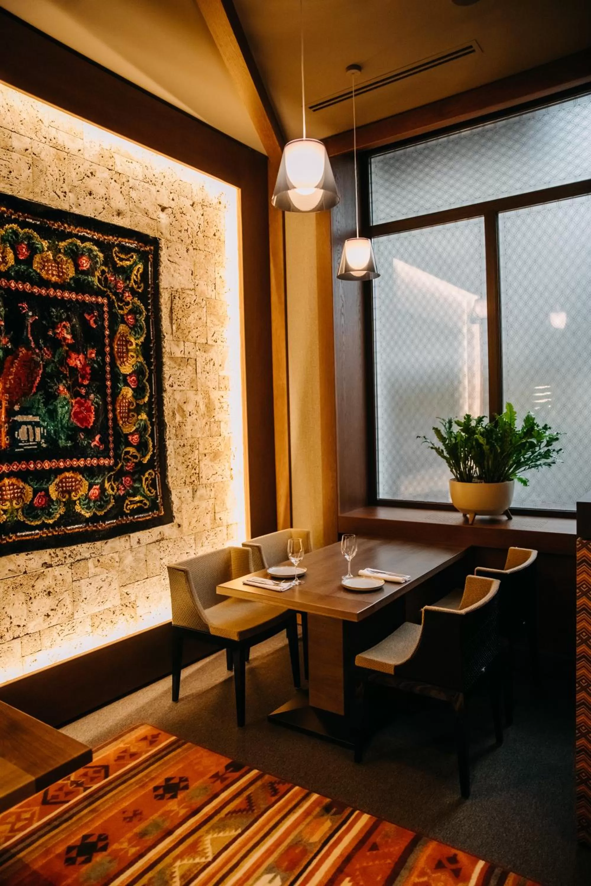 Restaurant/places to eat in Jolly Alon Hotel & Business Center