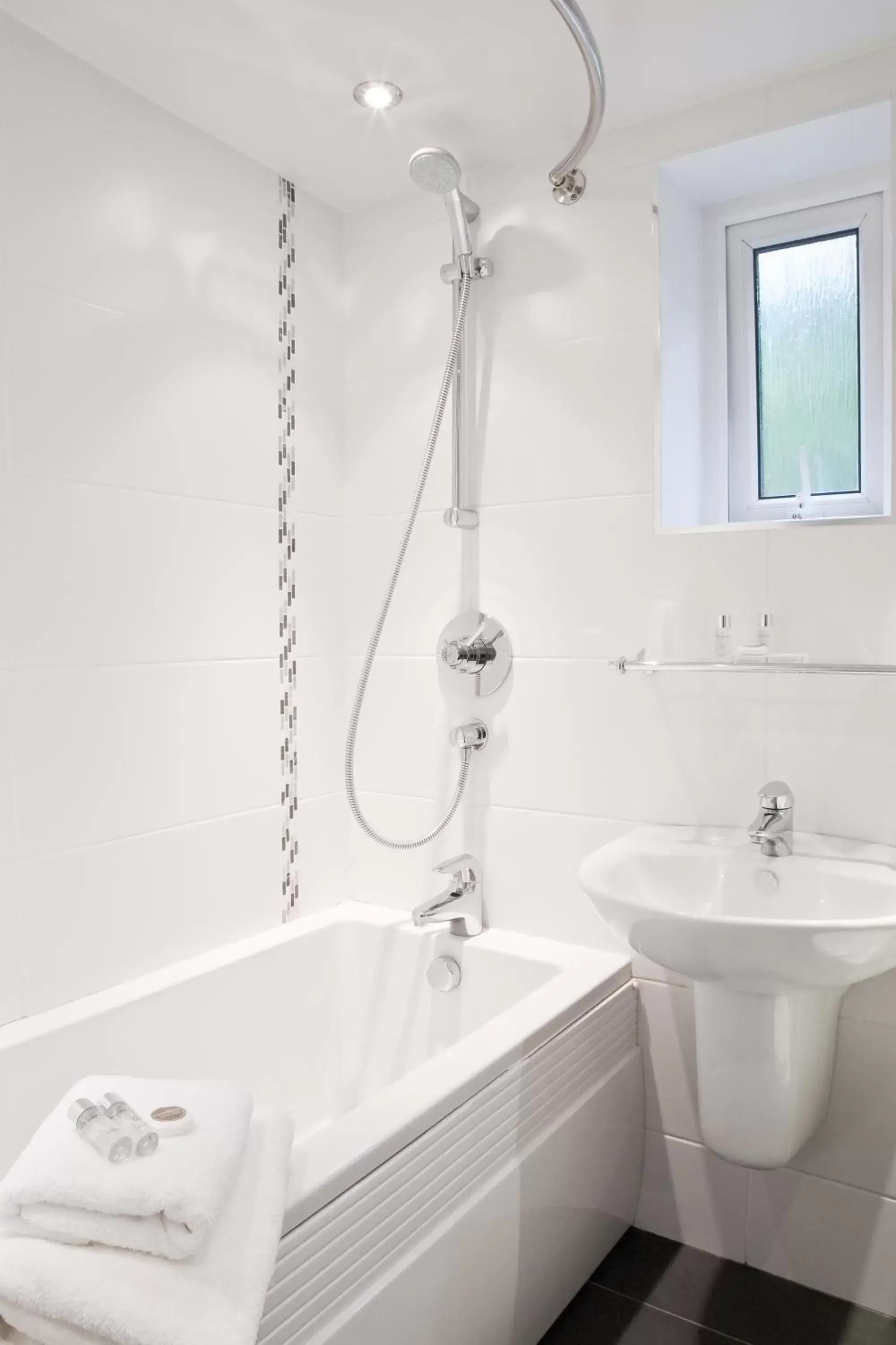 Bathroom in Burn How Garden House Hotel