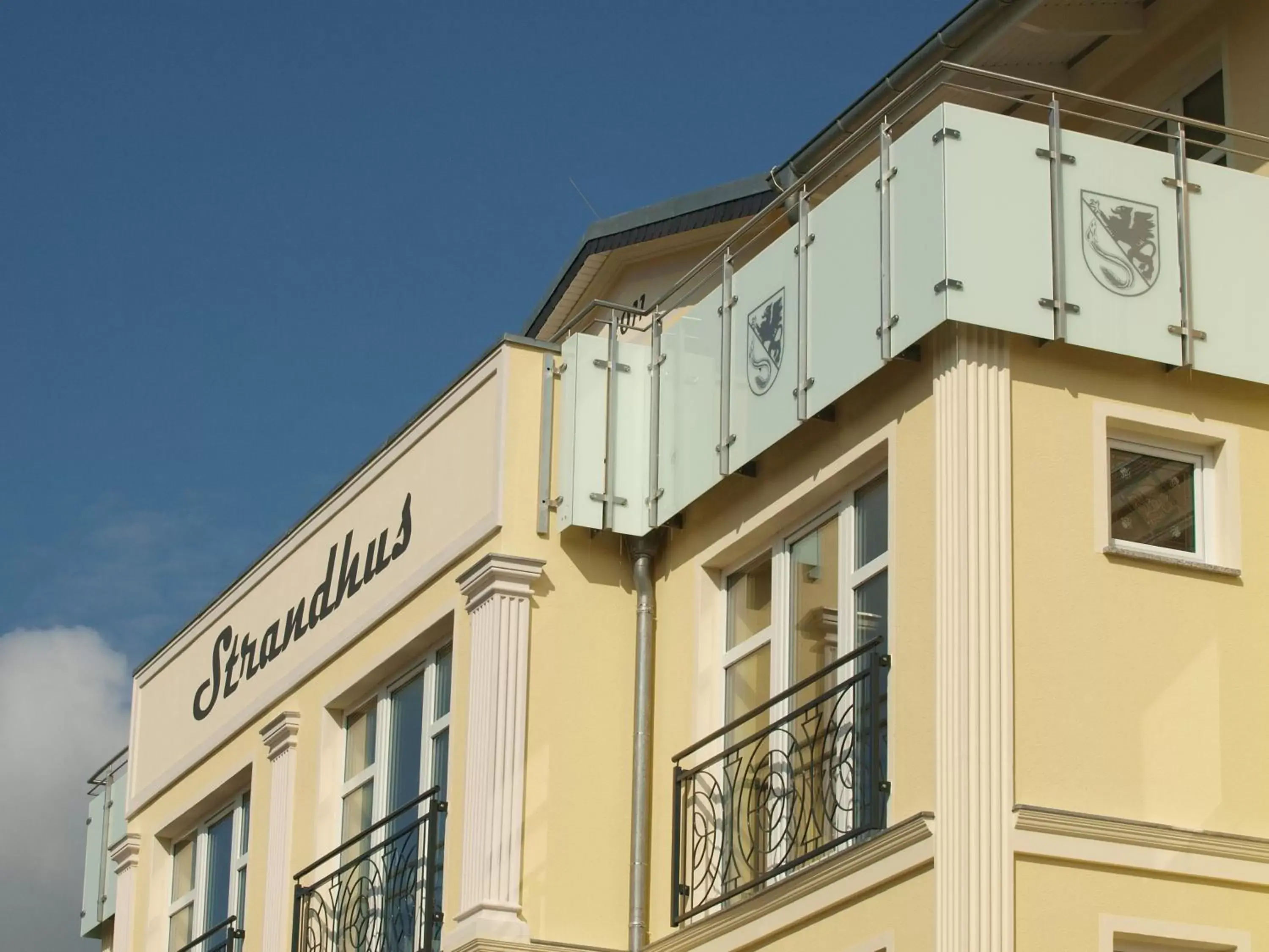 Facade/entrance, Property Building in Aparthotel Strandhus