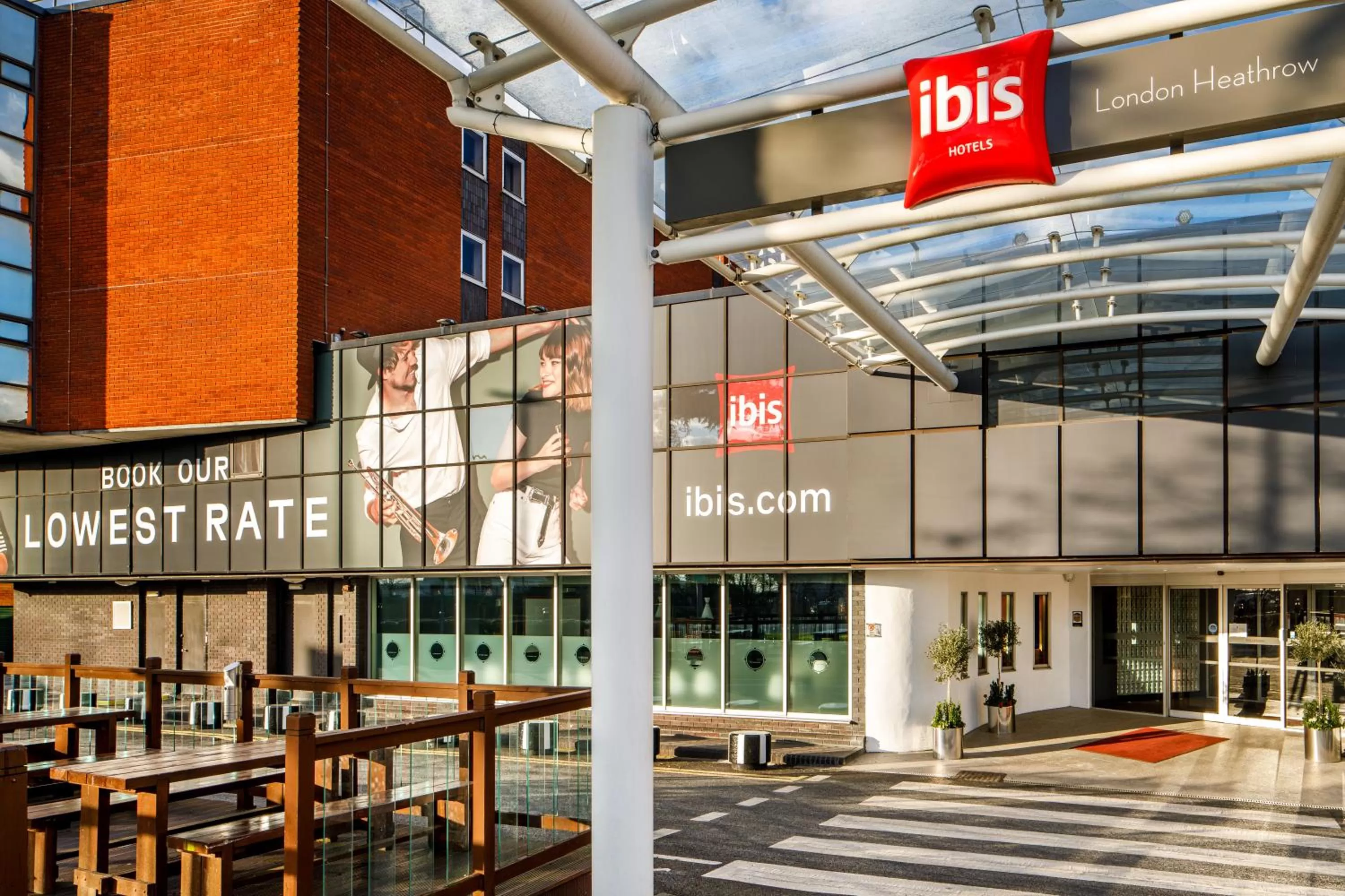 Facade/entrance in ibis London Heathrow Airport