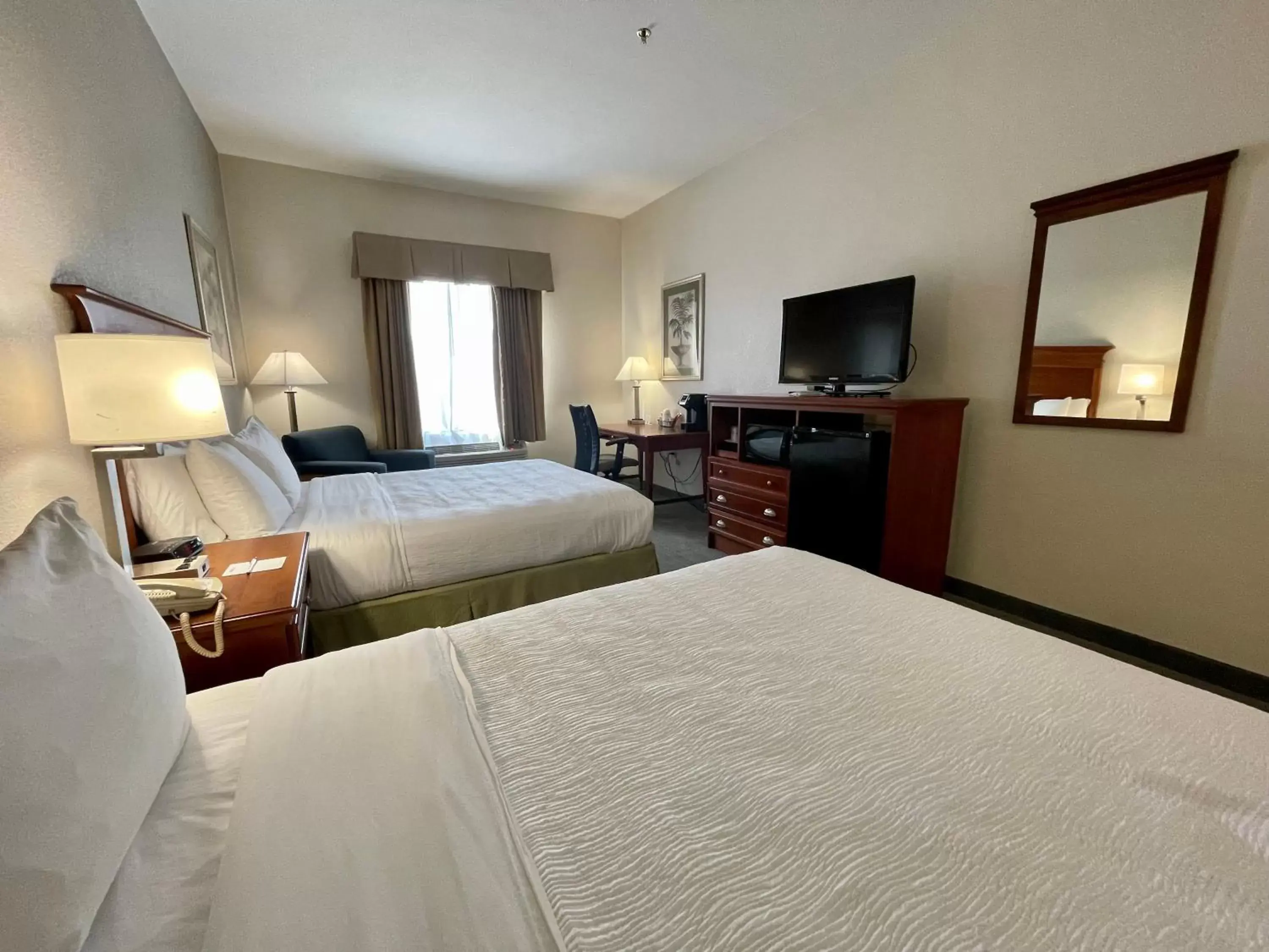 Bed in Best Western Plus Executive Hotel & Suites