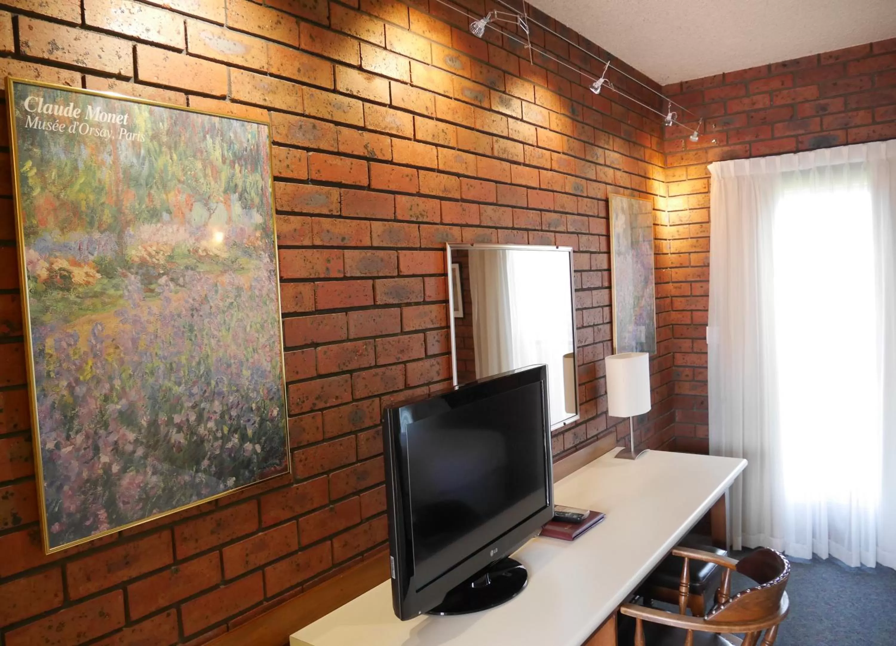 TV and multimedia in Glen Inn