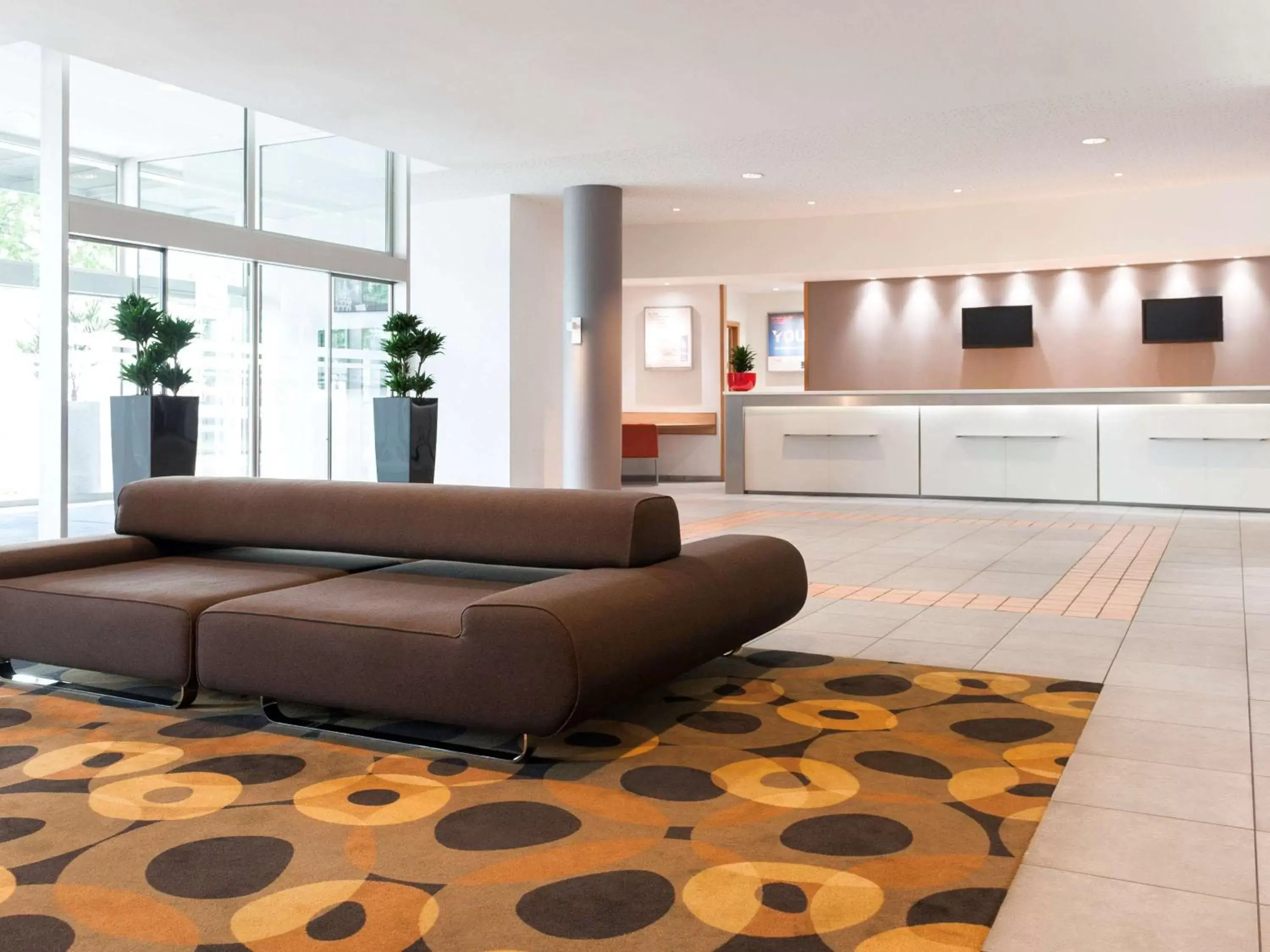 Property building, Lobby/Reception in Novotel Leuven Centrum