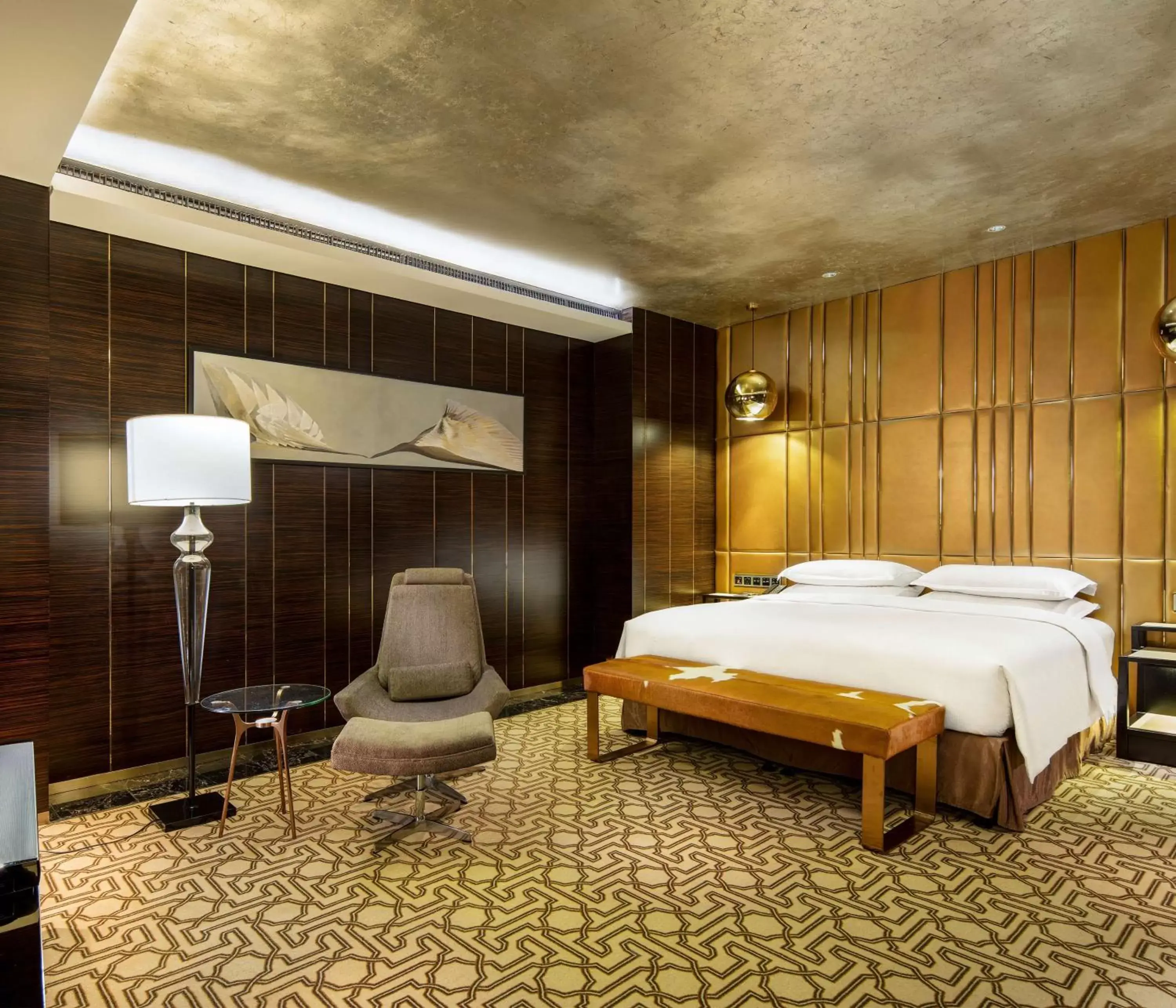 Bed in Hilton Shenzhen Futian, Metro Station at Hotel Front Door, Close to Futian Convention & Exhibition Center