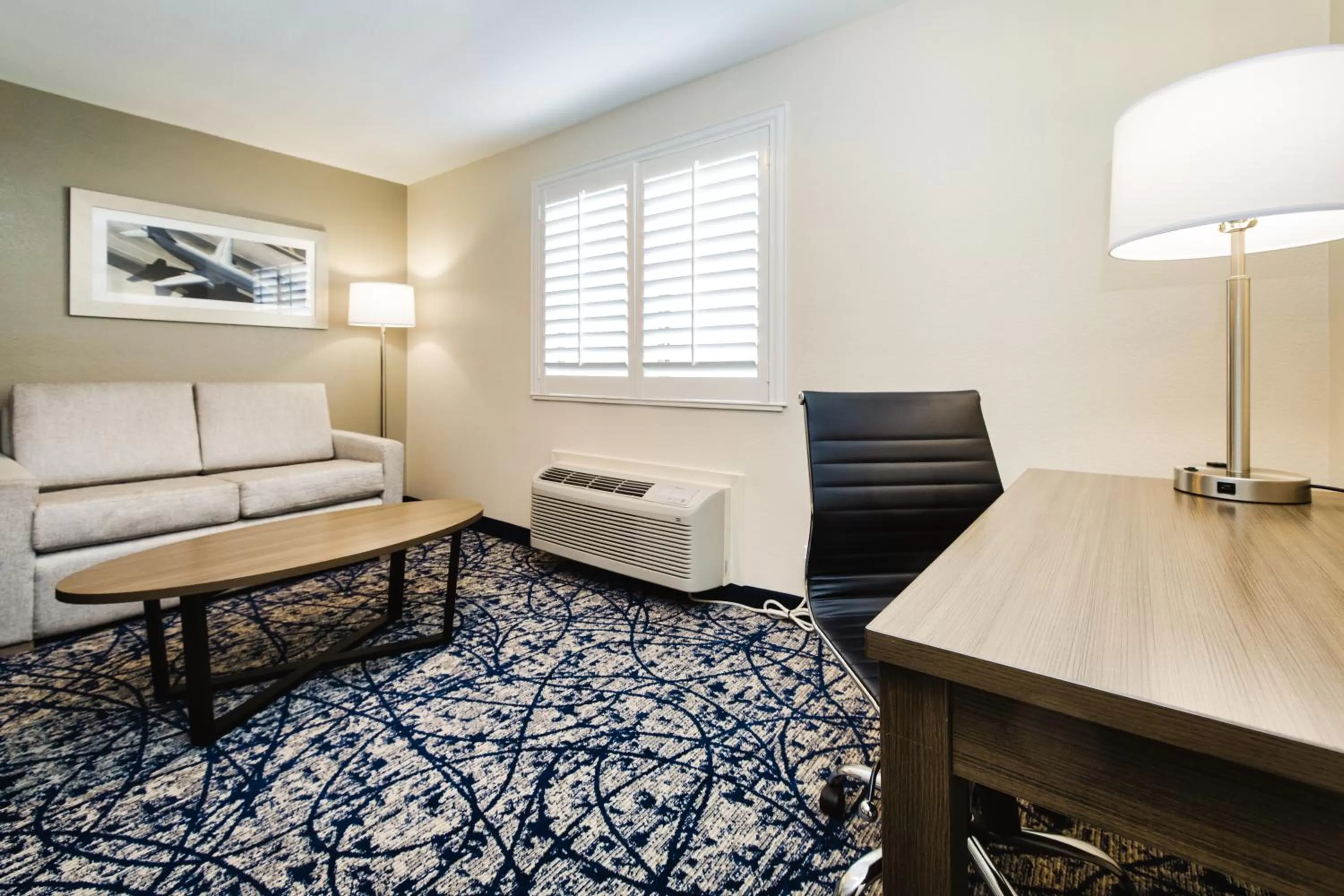 Bedroom in Quality Suites Houston Hobby Airport