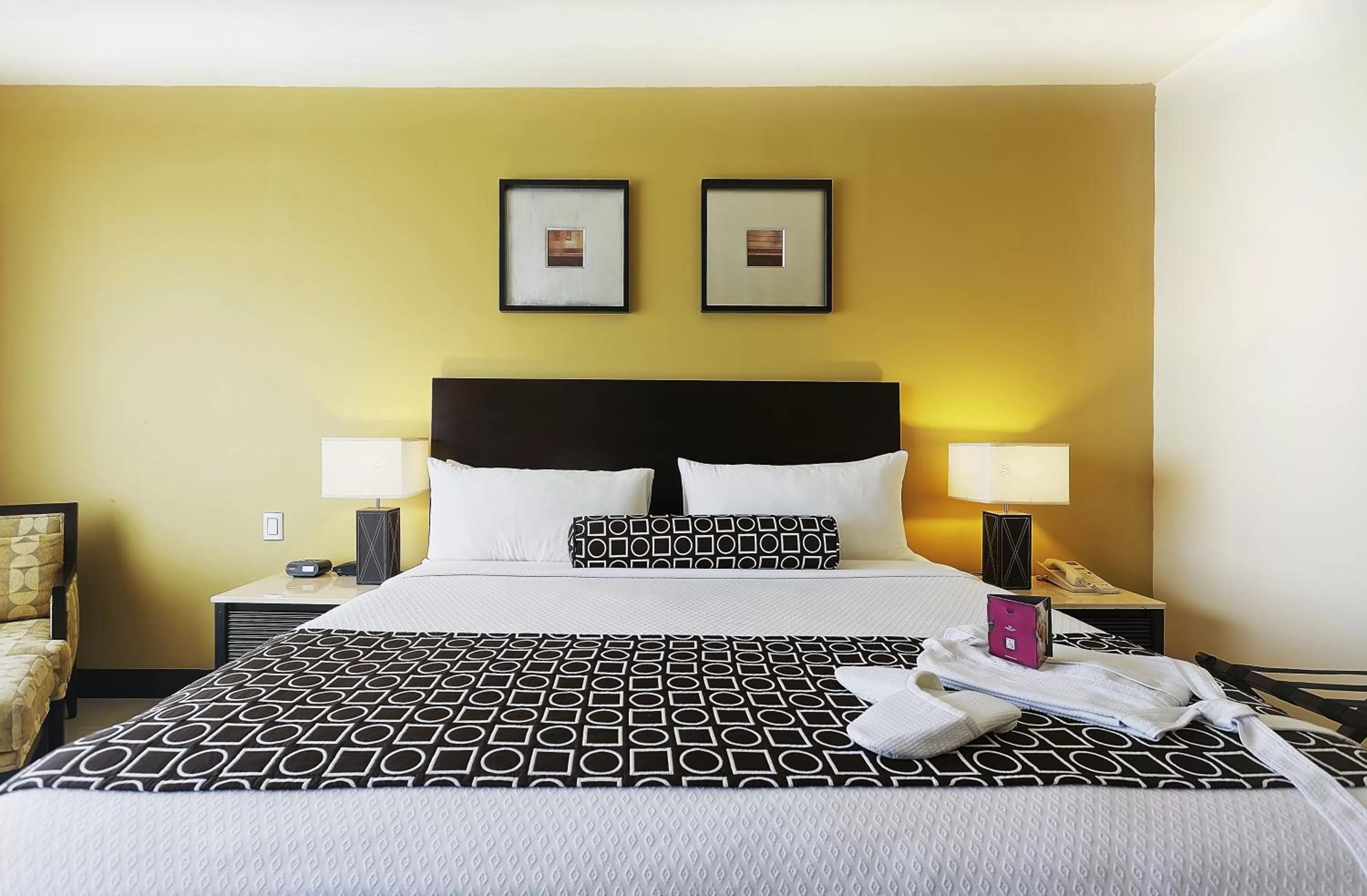 Bed in Crowne Plaza Villahermosa by IHG