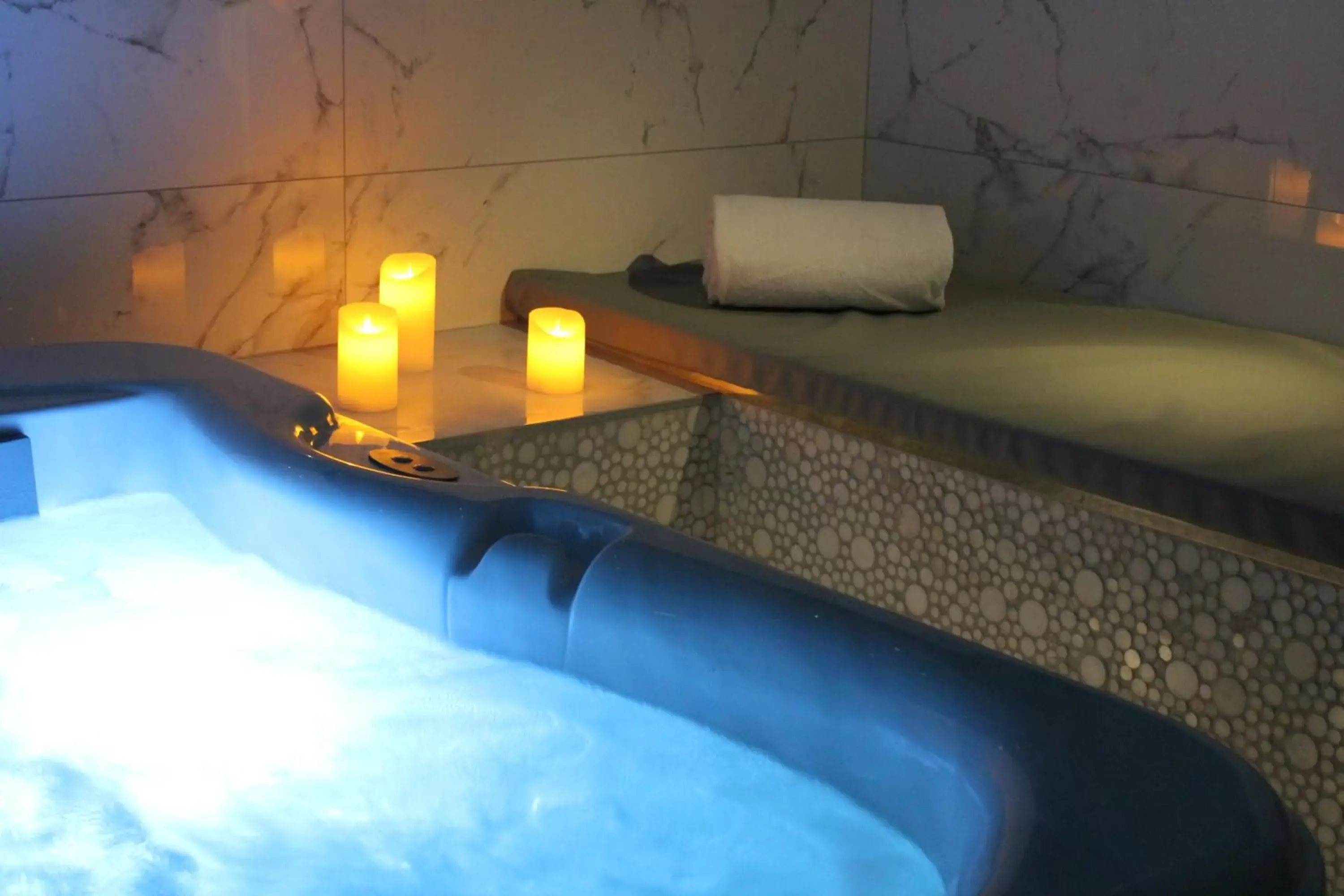 Hot Tub in Secret de Paris - Hotel & Spa