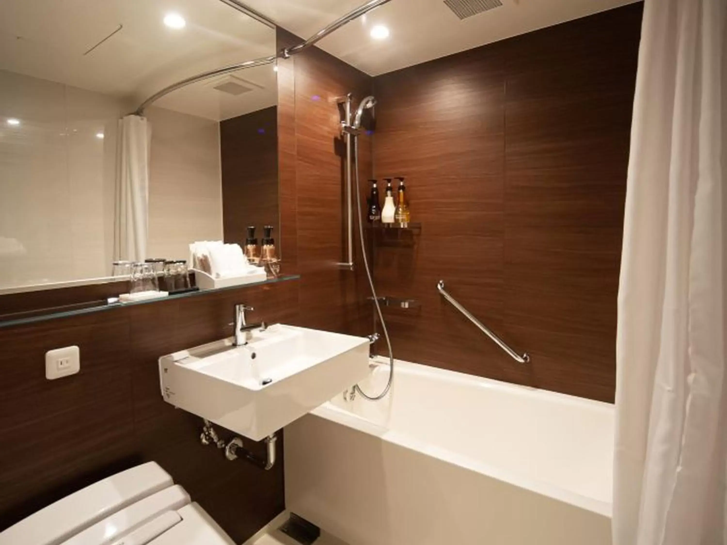 Bath, Bathroom in GRIDS PREMIUM HOTEL OSAKA NAMBA