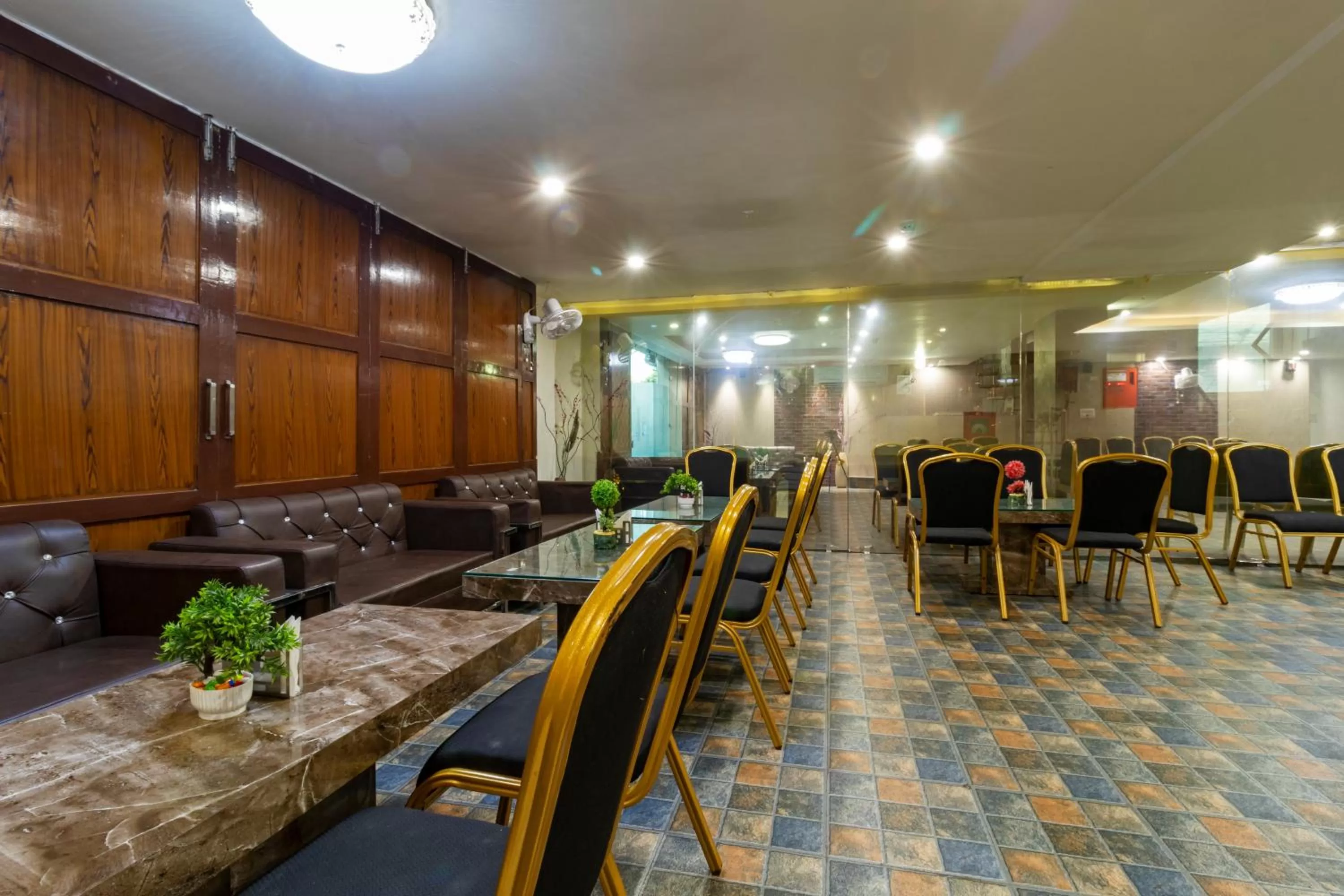 Restaurant/places to eat in Hotel Tripple Tree - Karol Bagh