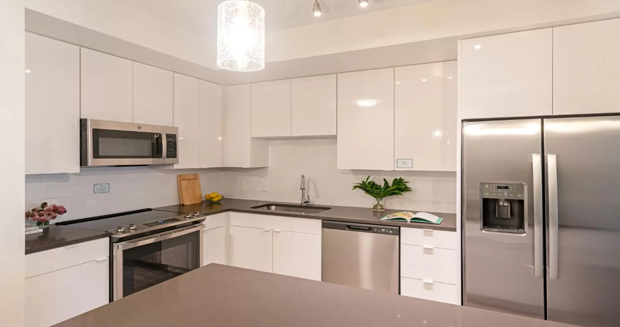 Kitchen or kitchenette, Kitchen/Kitchenette in Westshore Apartments by Barsala