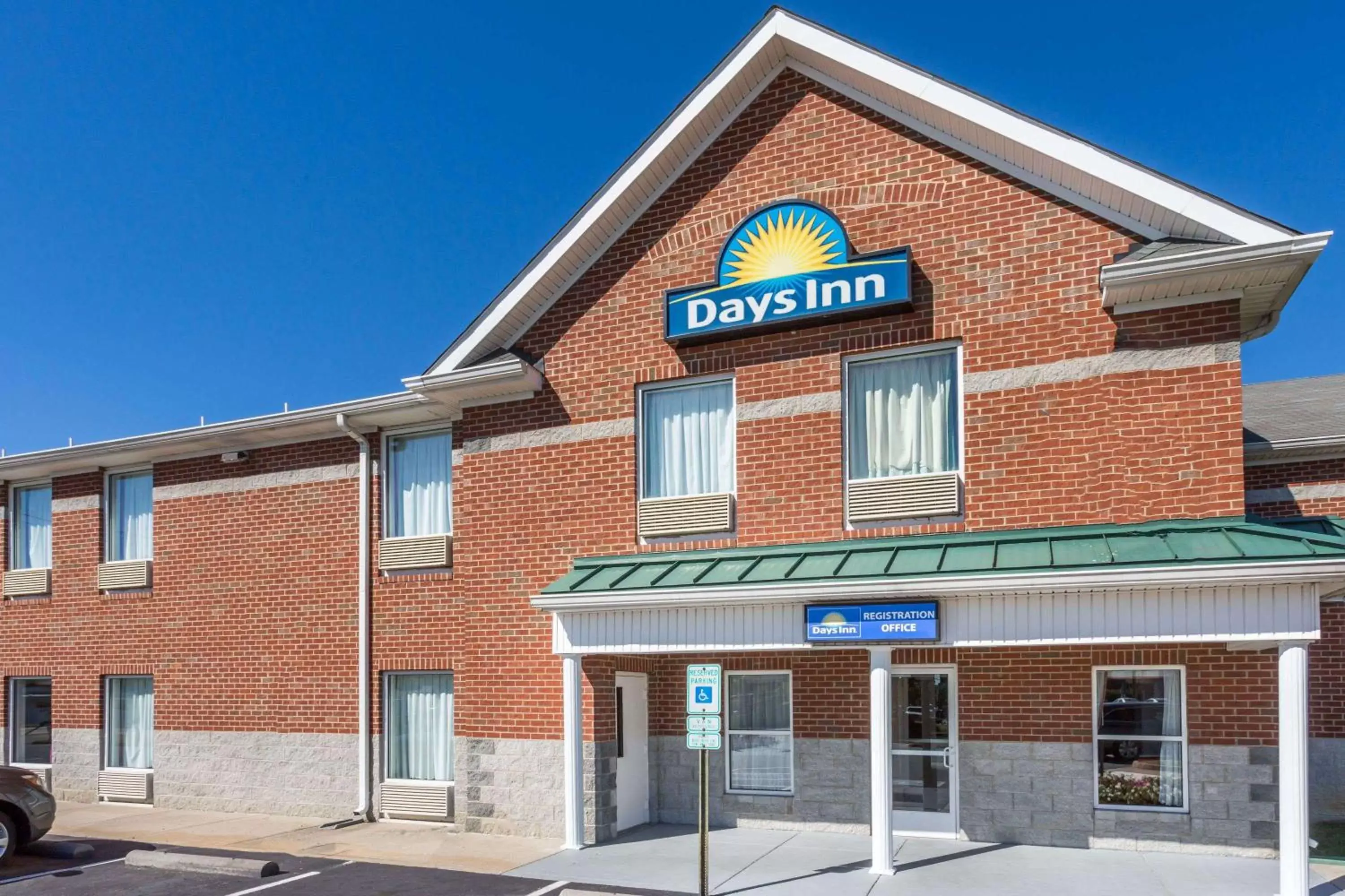 Property building in Days Inn by Wyndham, Glen Allen - Richmond North