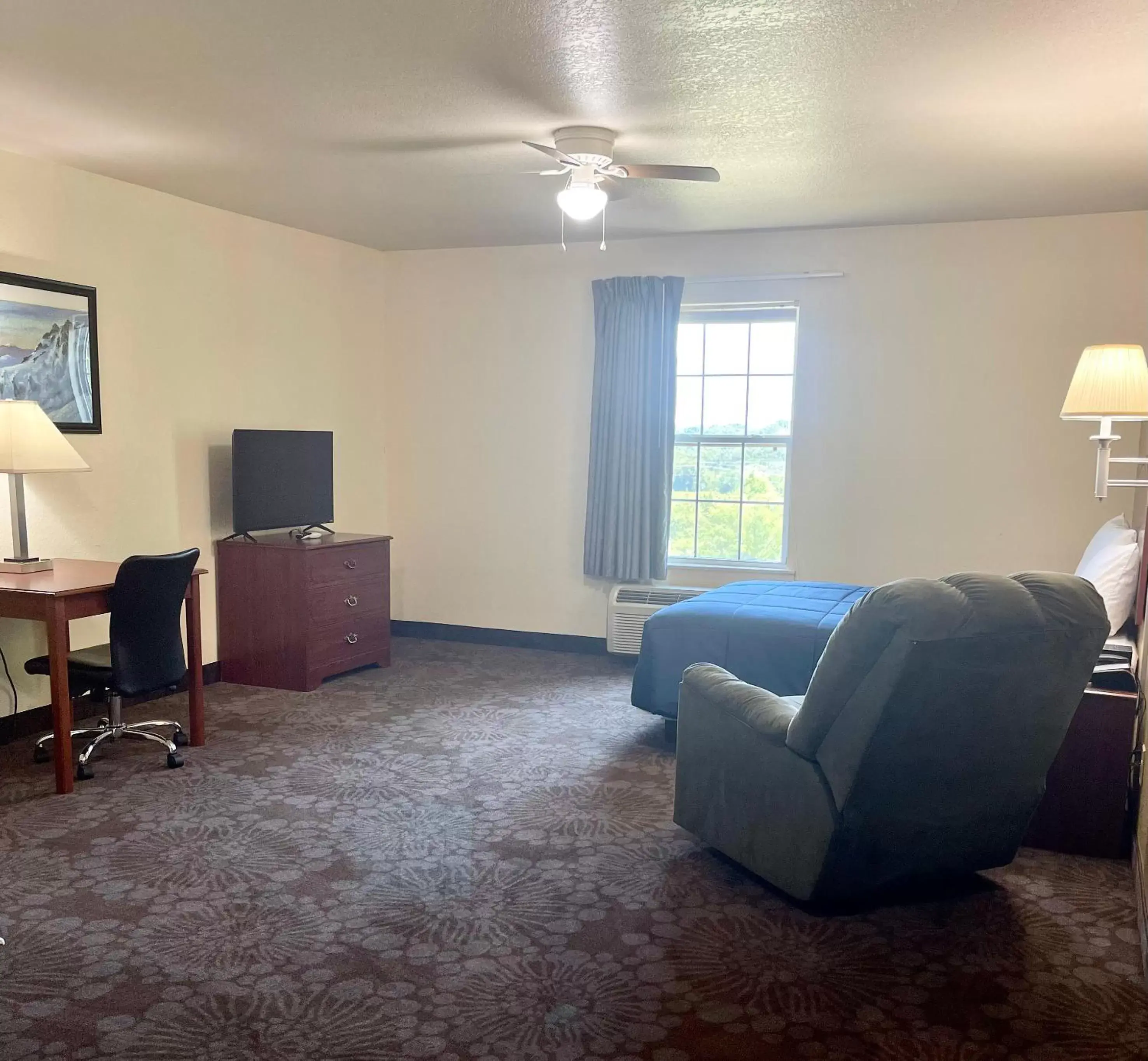 Junior Suite in Candlelight Inn & Suites Hwy 69 near McAlester Junior Suite in Candlelight Inn & Suites Hwy 69 near McAlester