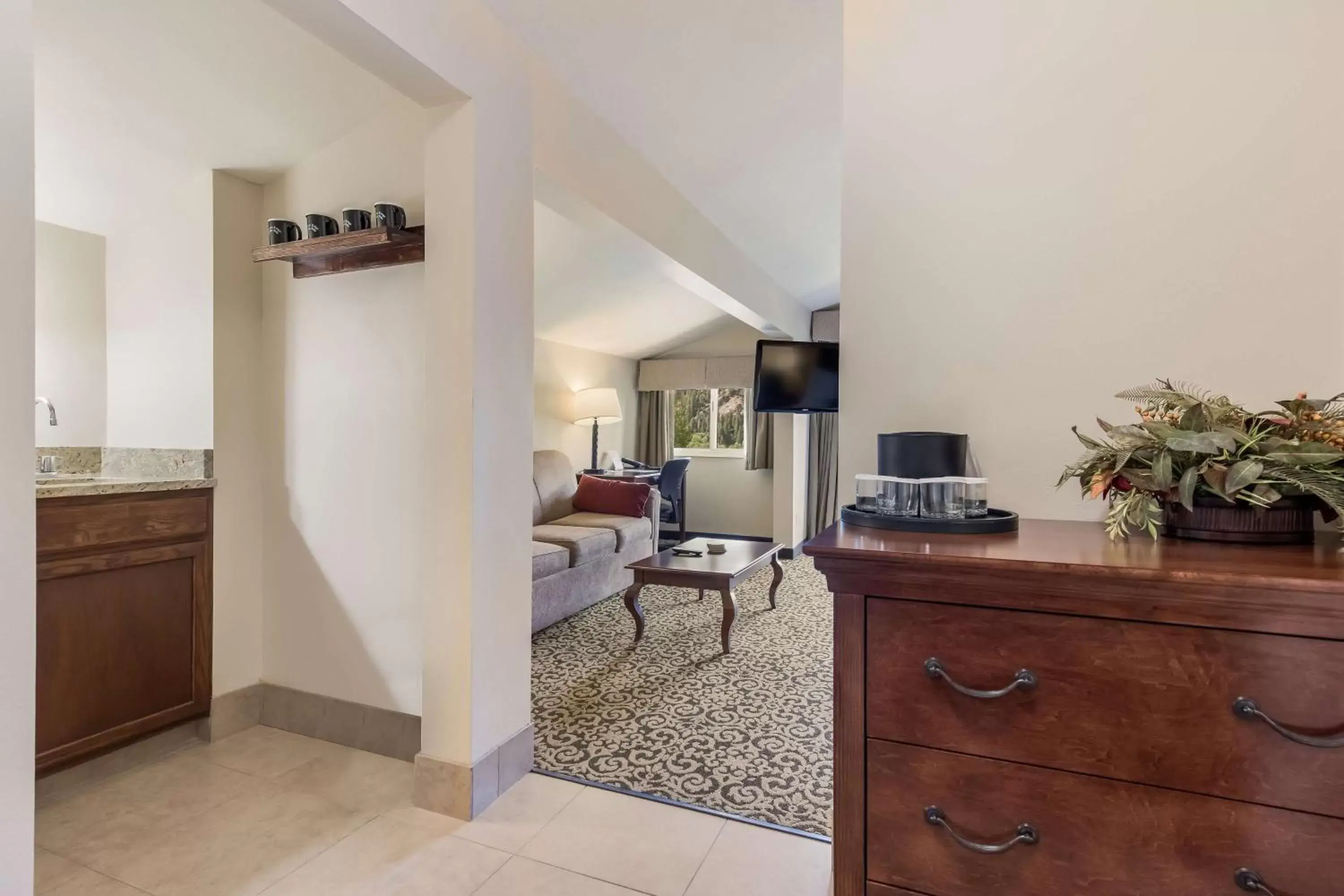 Bedroom in Best Western Tyrolean Lodge Bedroom in Best Western Tyrolean Lodge