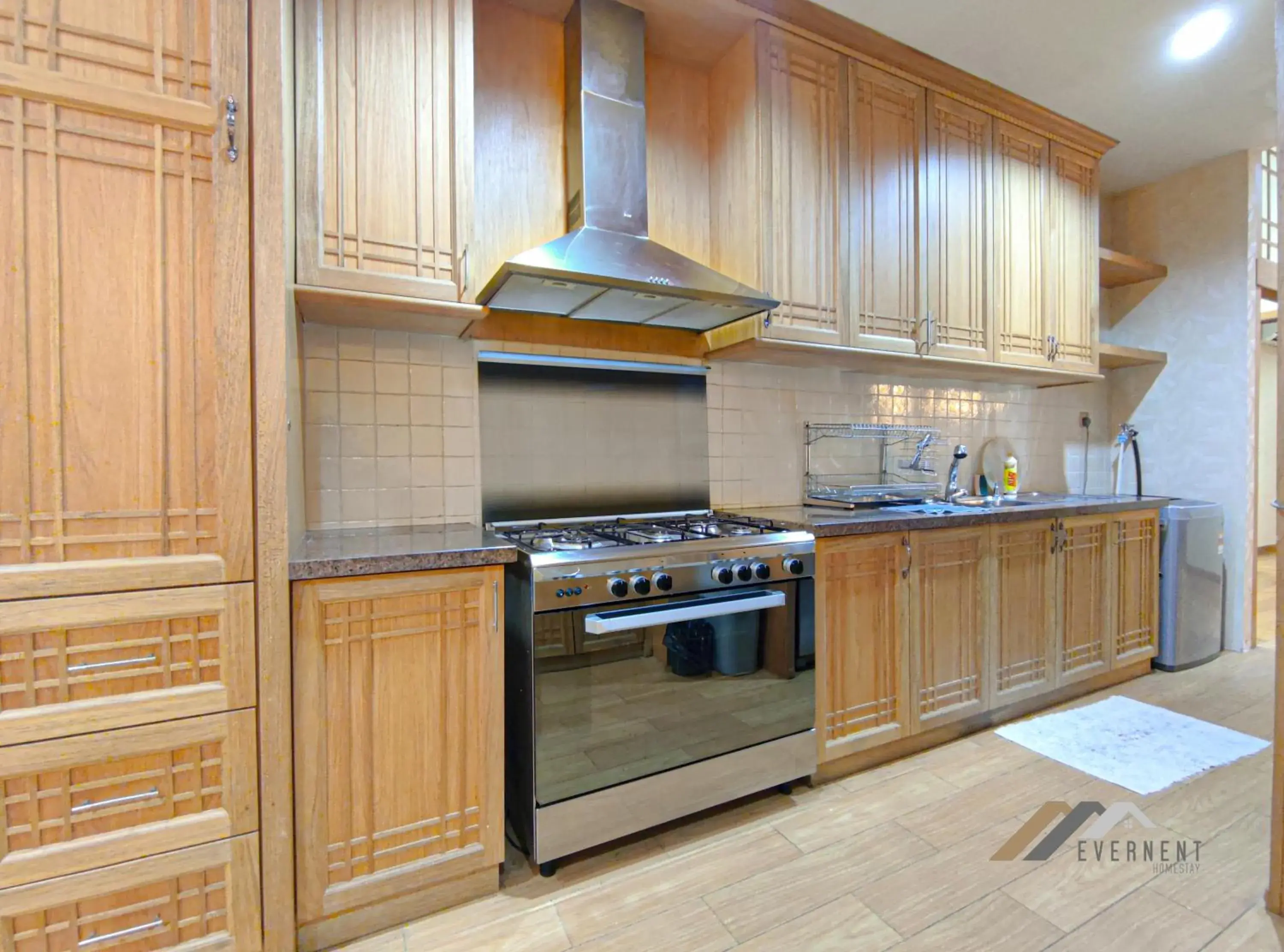 Kitchen/Kitchenette in Mciti Suites