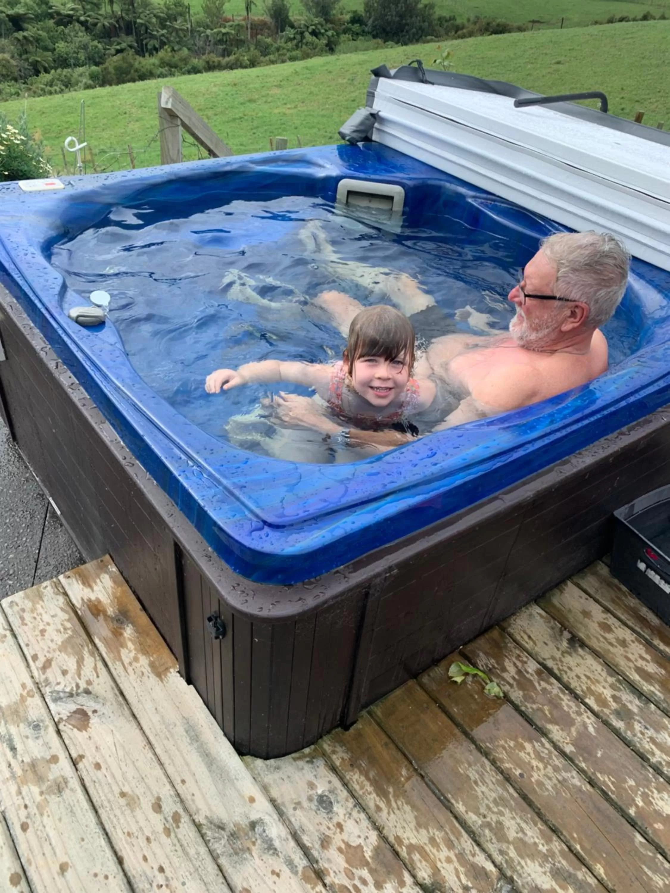 Hot Tub in Arohanui Rural Retreat B&B